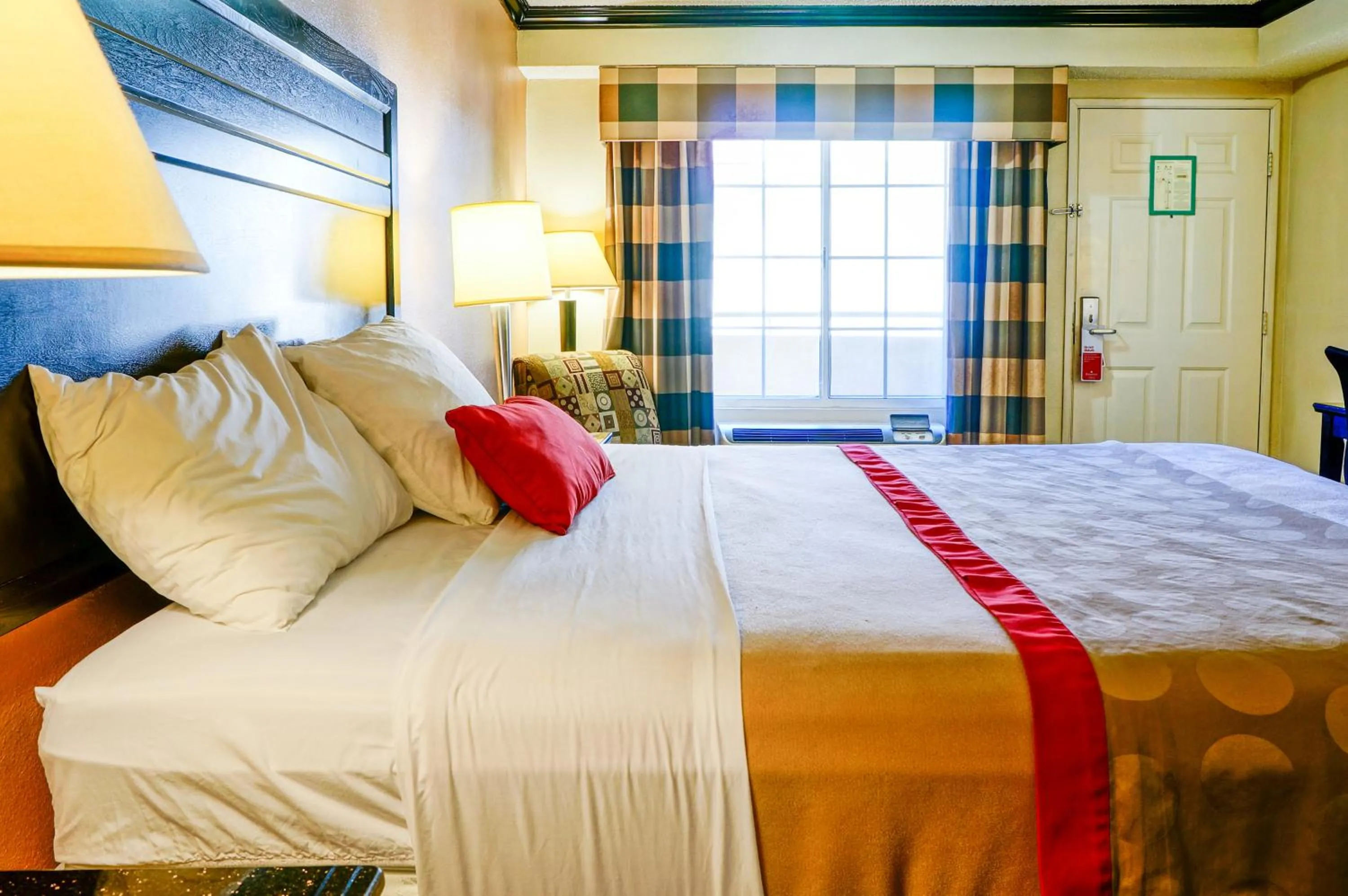 Bed in Ramada by Wyndham Ontario Airport & Convention Center