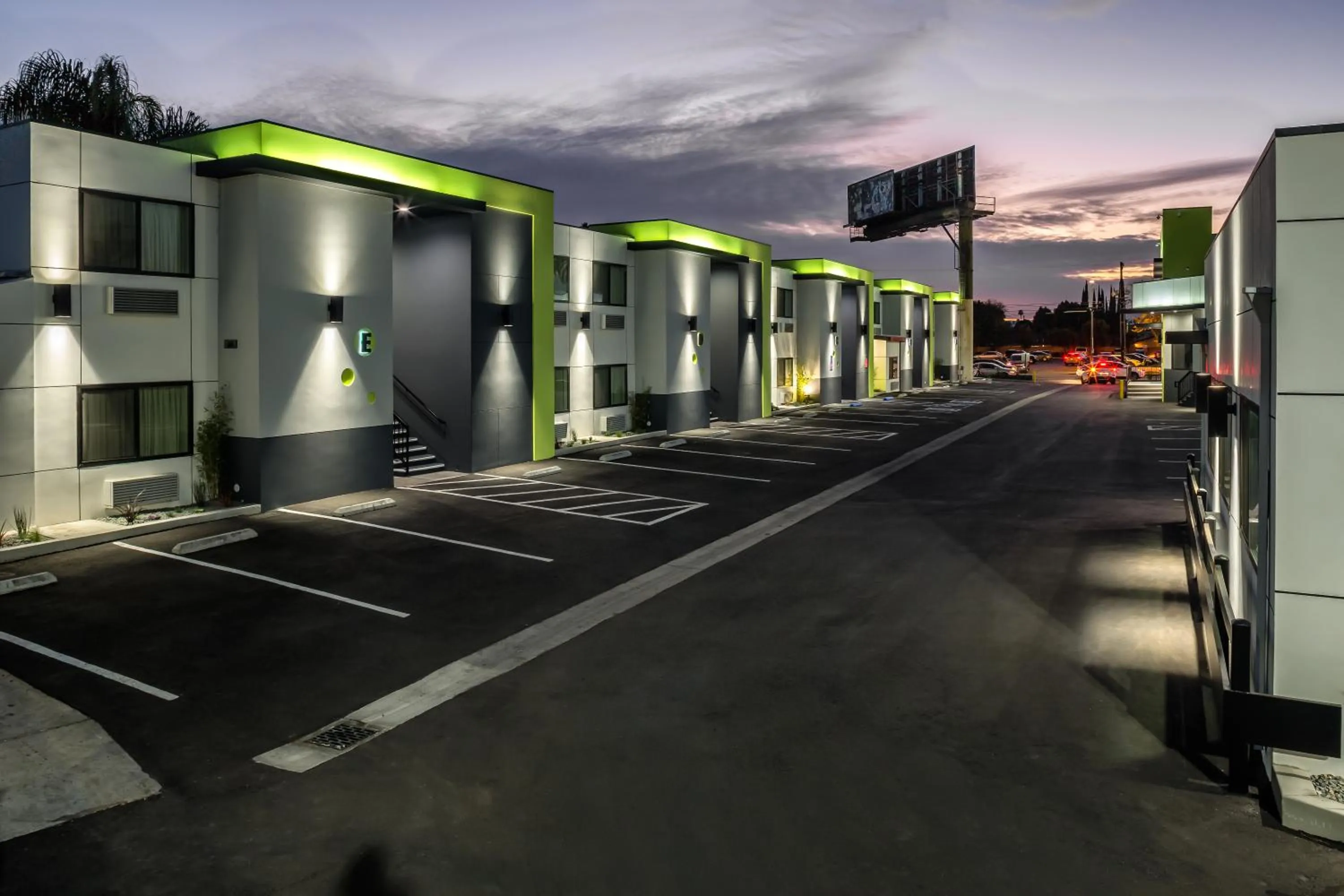 Property building in Motel 6-Canoga Park, CA