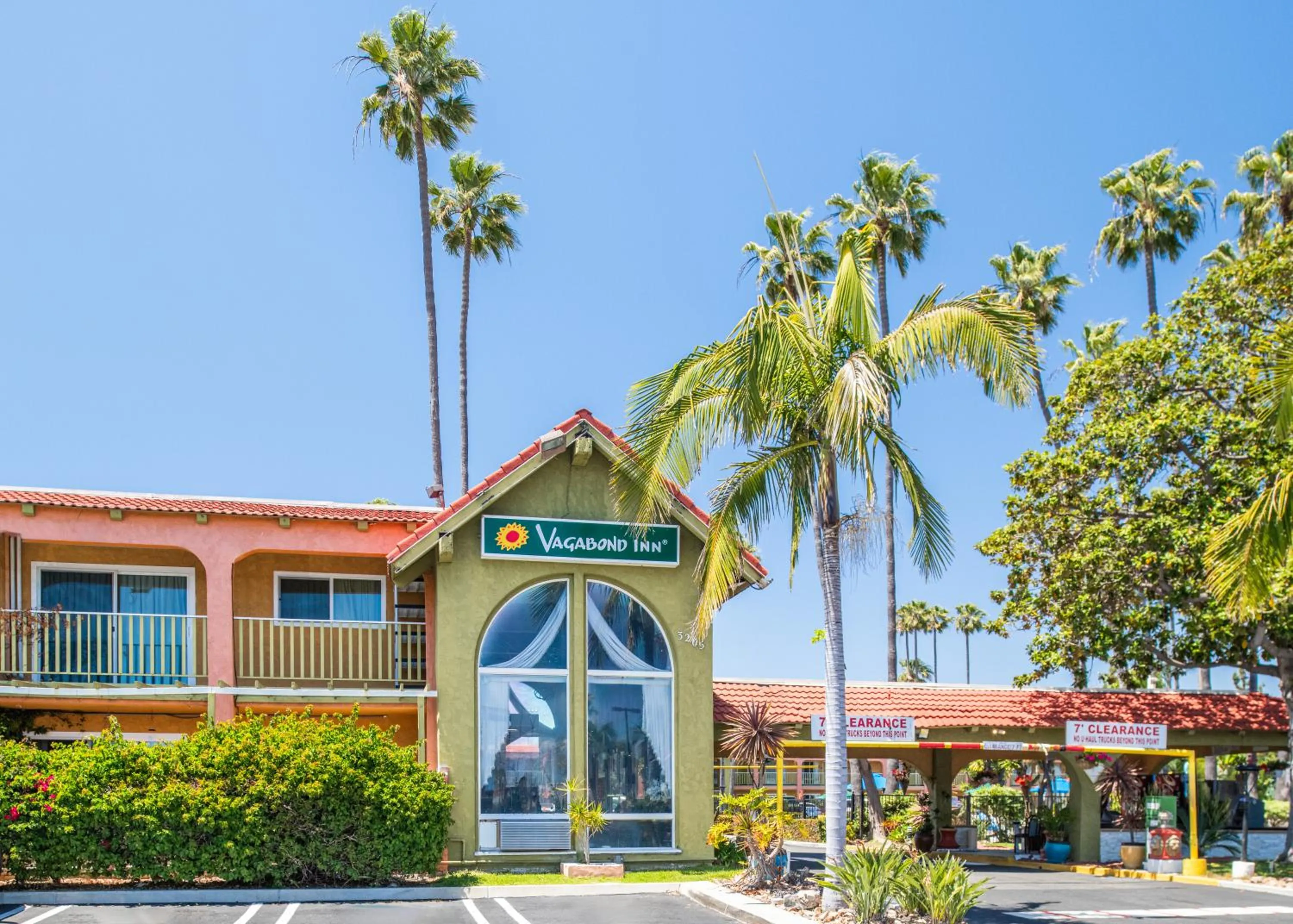 Property building in Vagabond Inn Costa Mesa