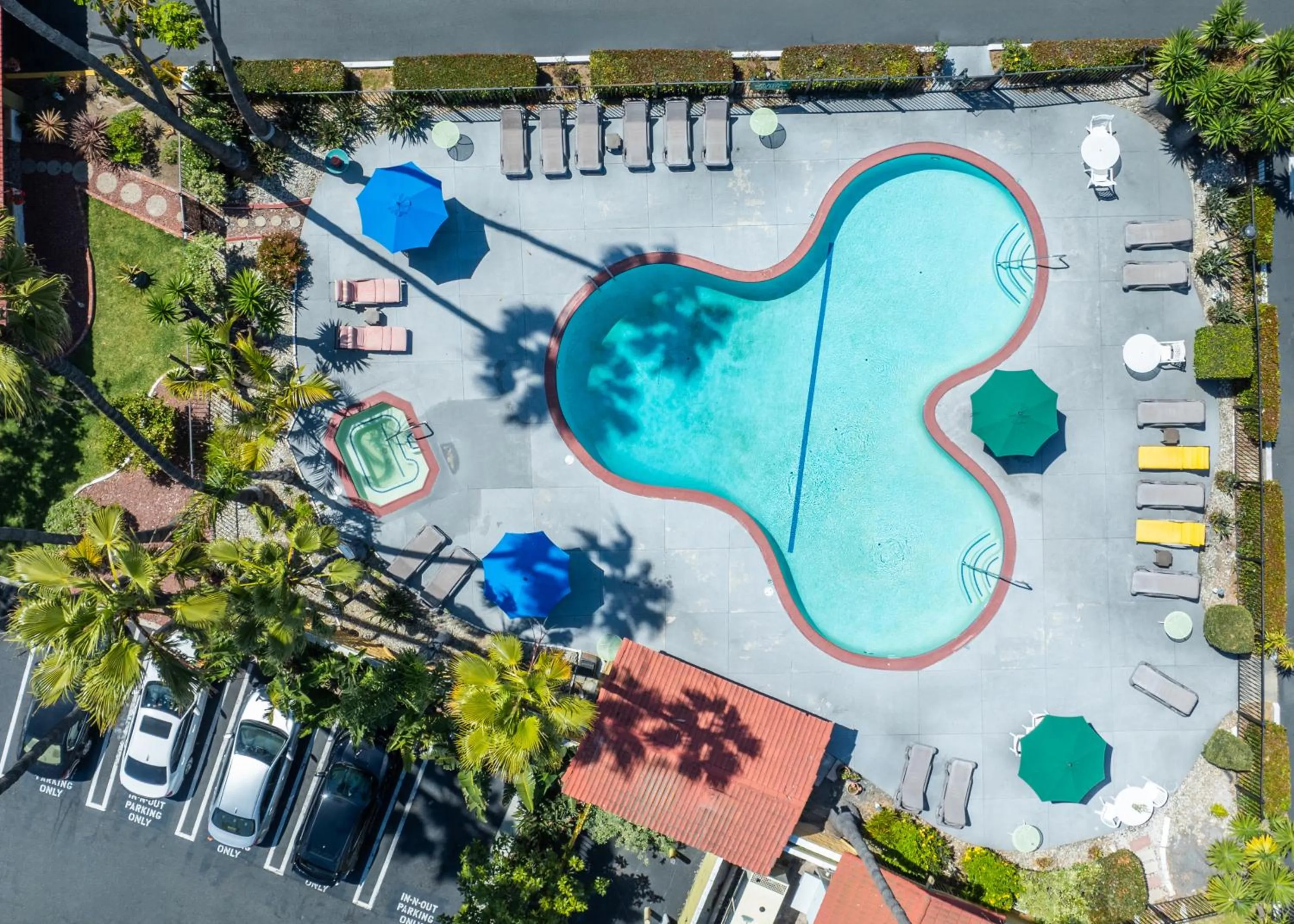 Swimming pool in Vagabond Inn Costa Mesa