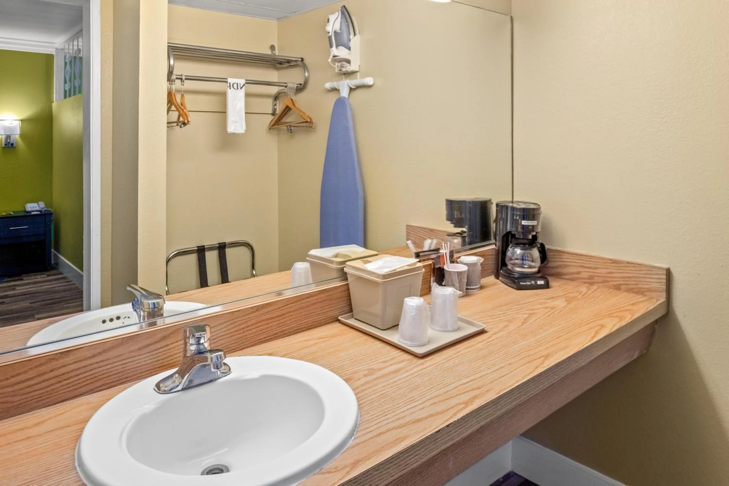 Bathroom in Vagabond Inn Costa Mesa