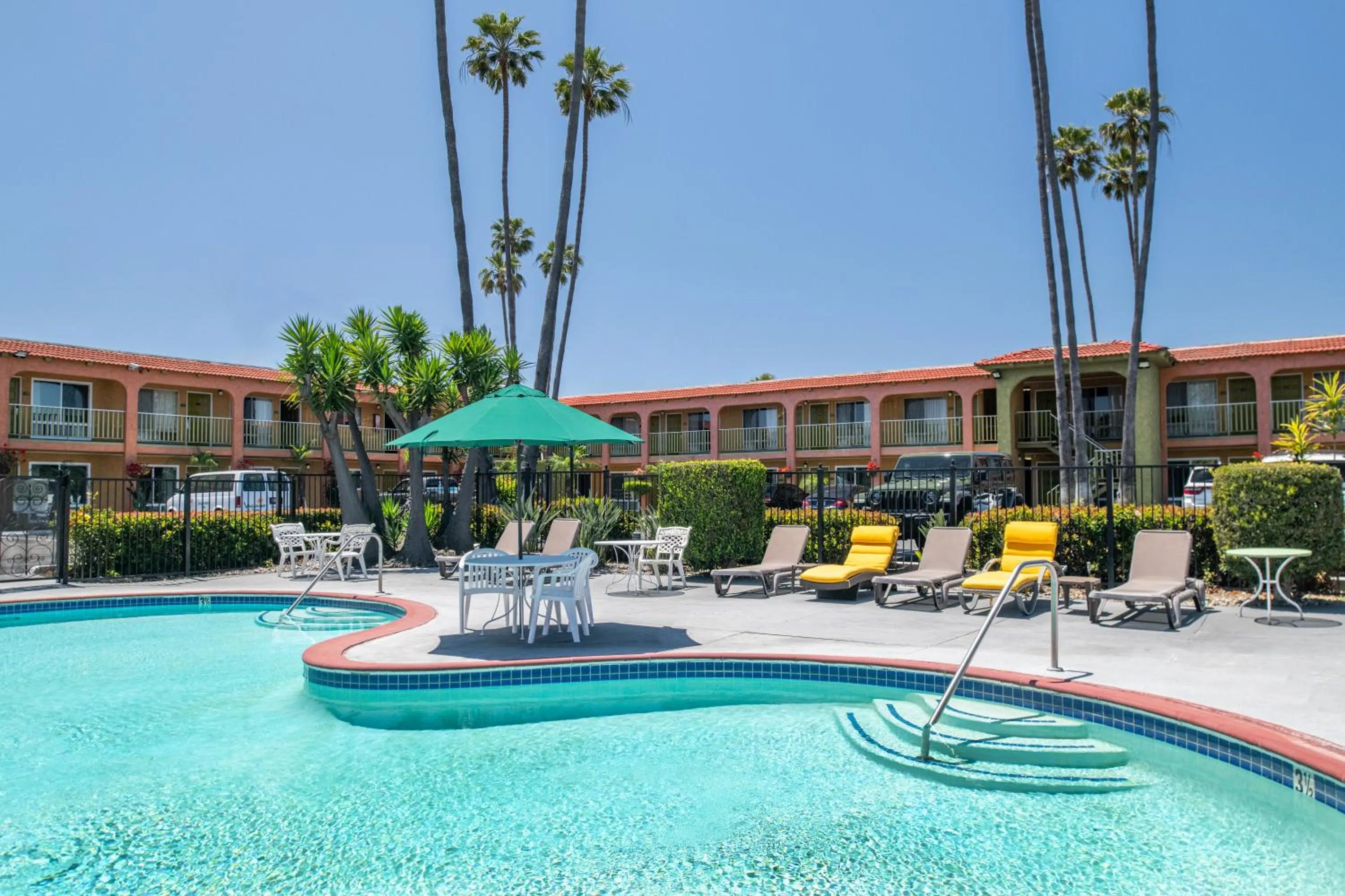 Pool view in Vagabond Inn Costa Mesa