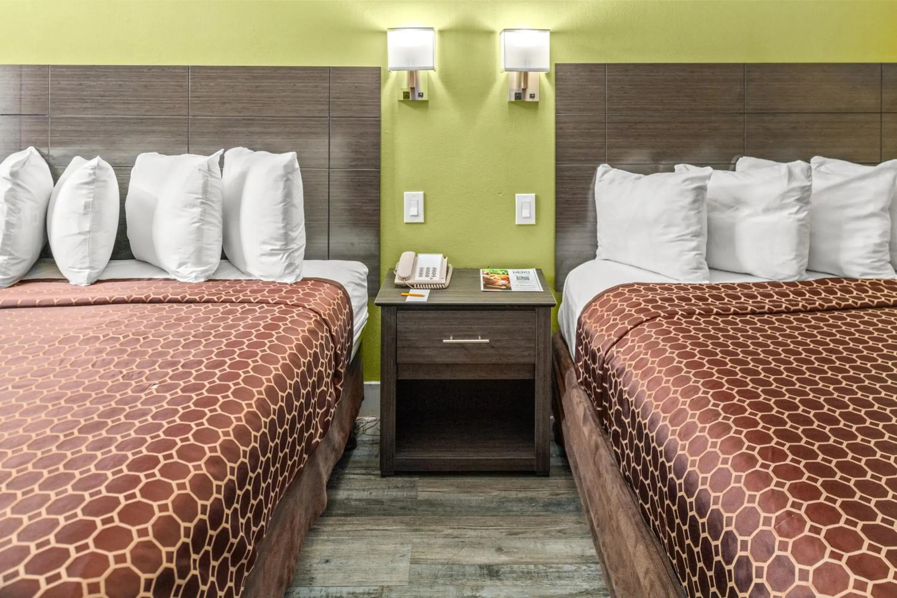 Bedroom, Bed in Vagabond Inn Costa Mesa Bedroom, Bed in Vagabond Inn Costa Mesa