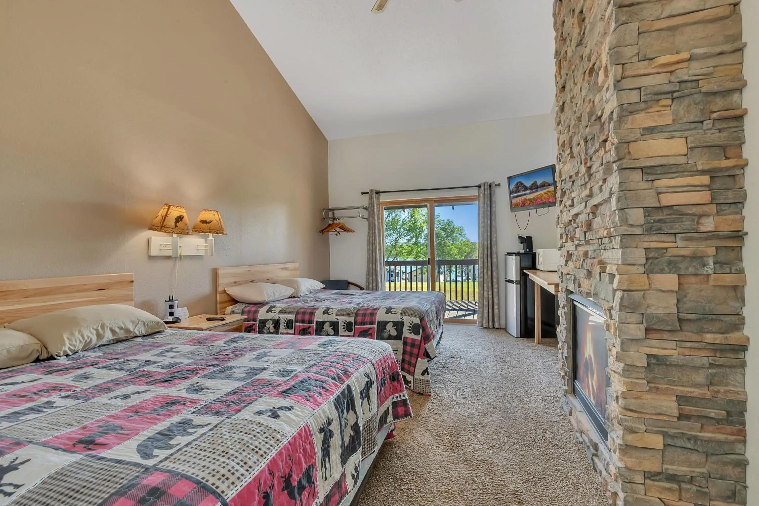 TV and multimedia, Bed in Blue Moon Resort & Motel