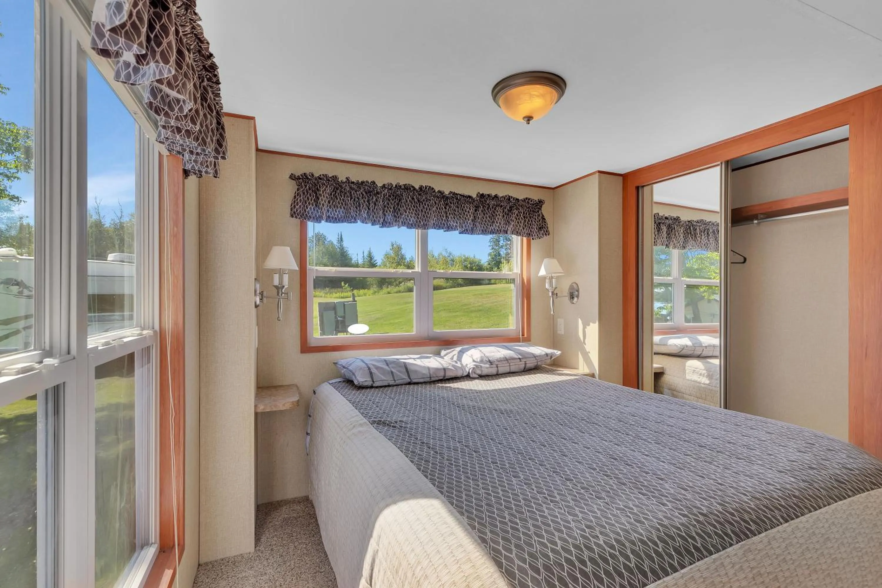 Bedroom, Bed in Blue Moon Resort & Motel