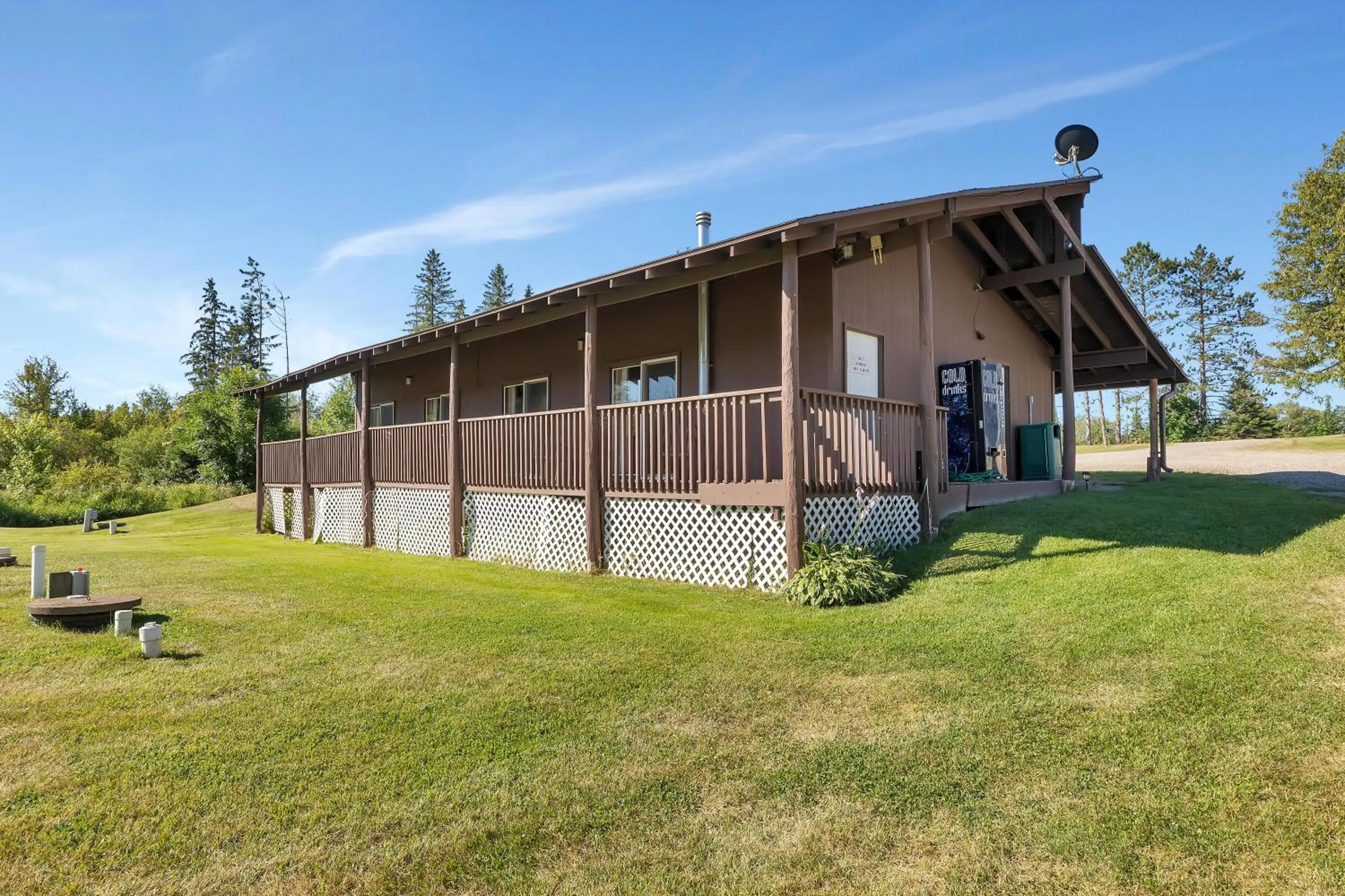 Property building in Blue Moon Resort & Motel