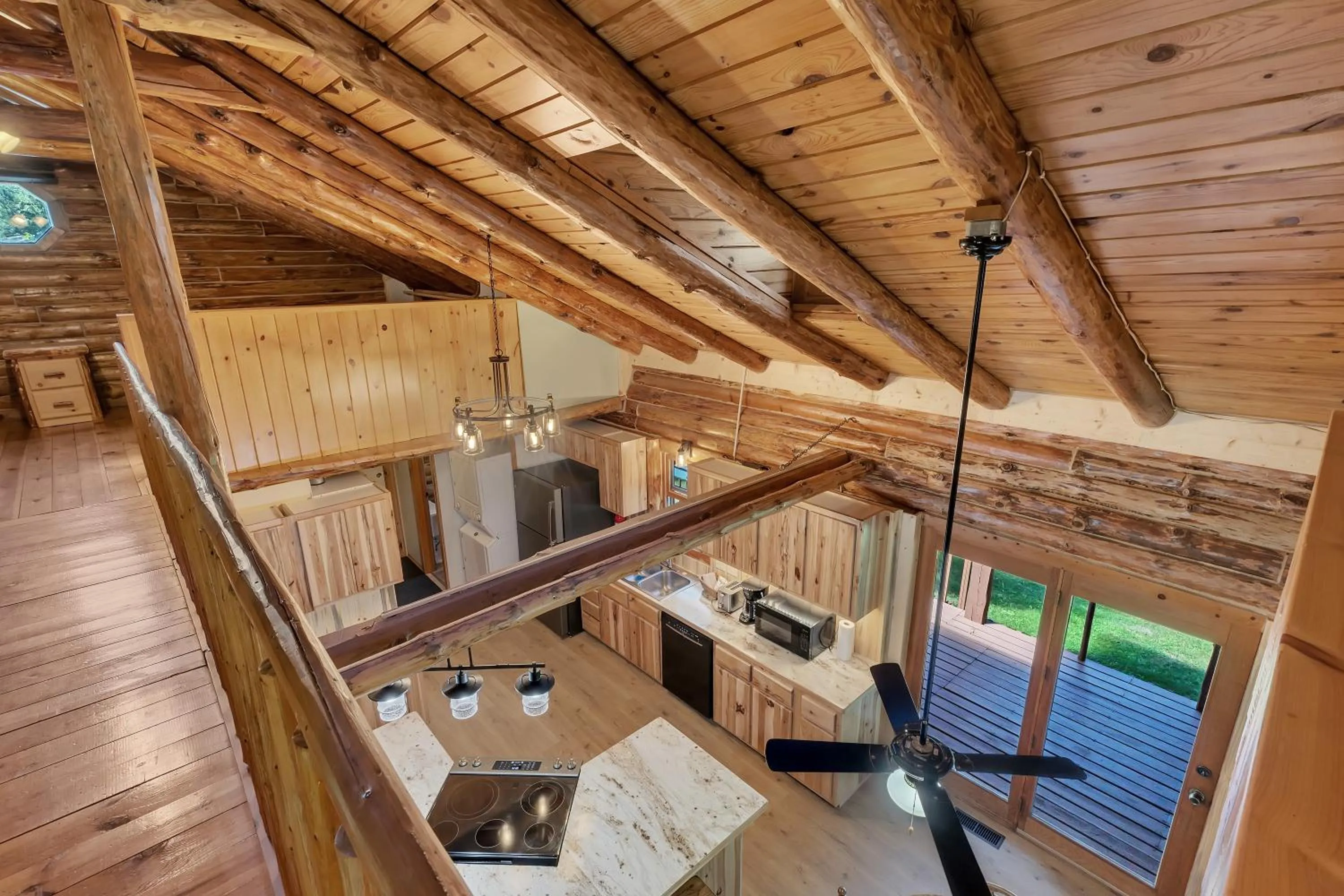 Kitchen or kitchenette in Blue Moon Resort & Motel