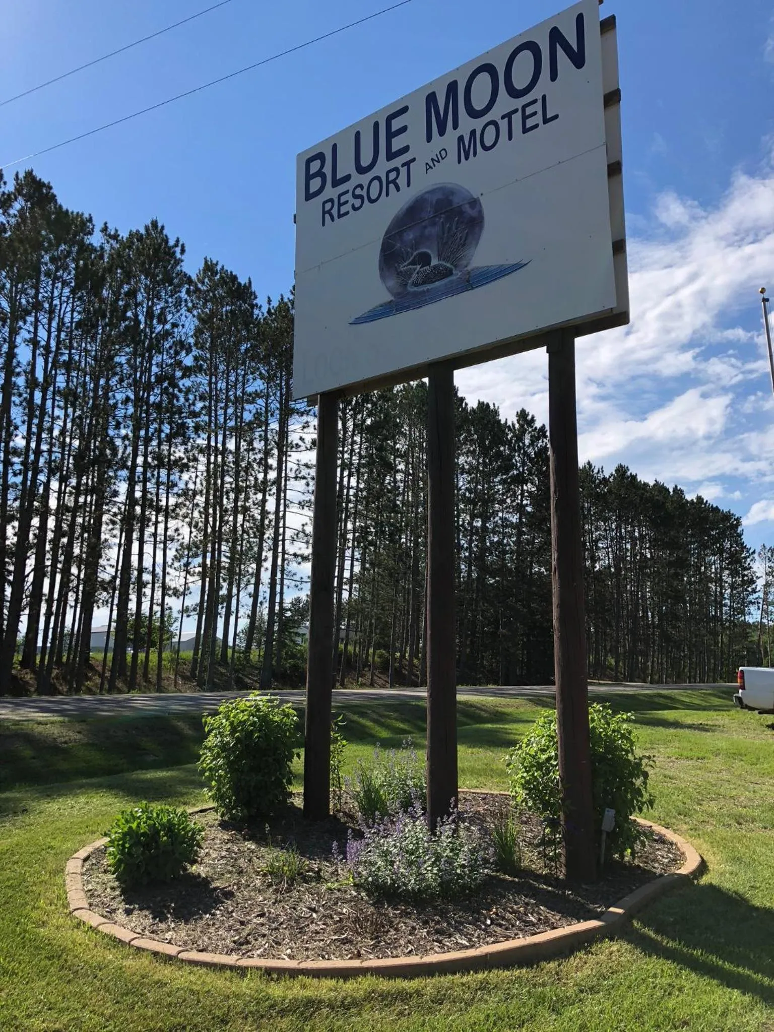 Property building in Blue Moon Resort & Motel