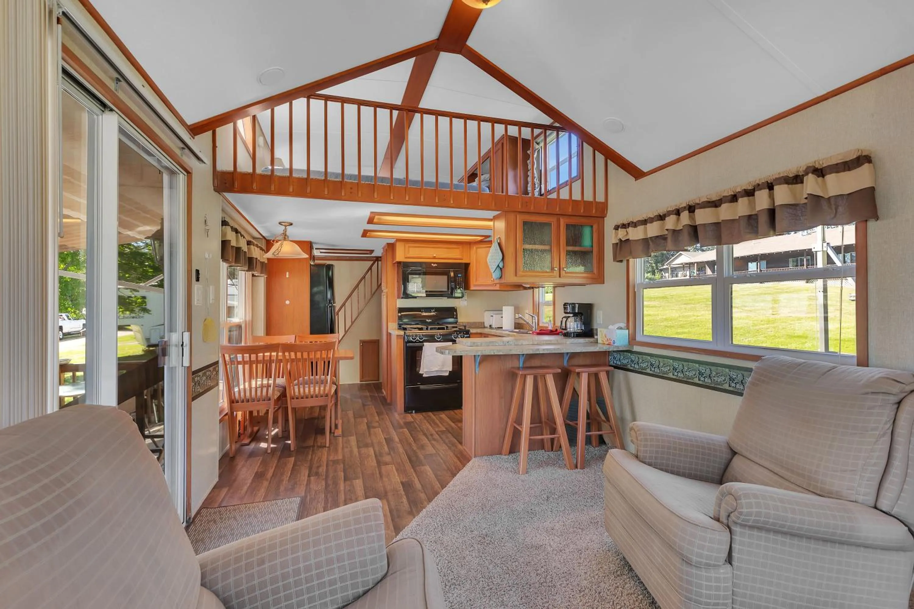 Dining area in Blue Moon Resort & Motel