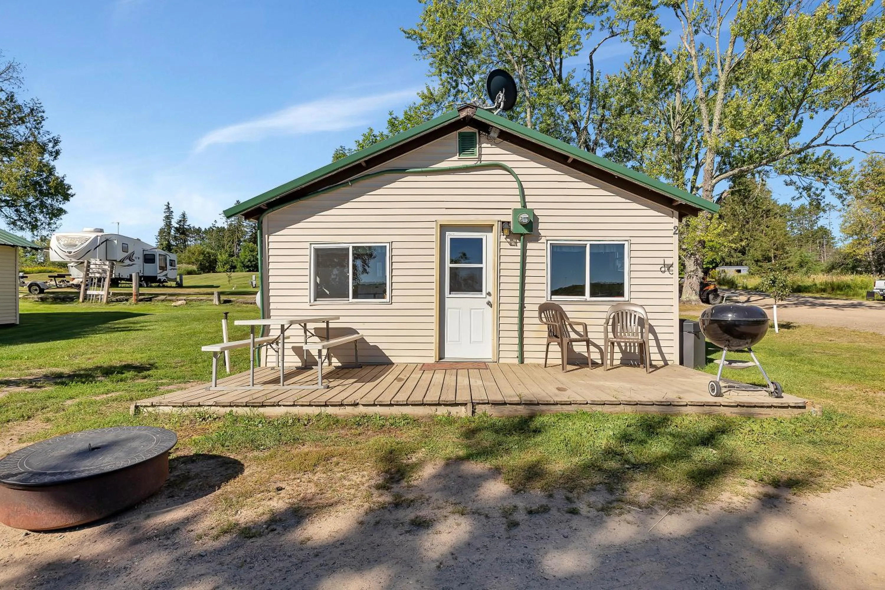 Property building in Blue Moon Resort & Motel