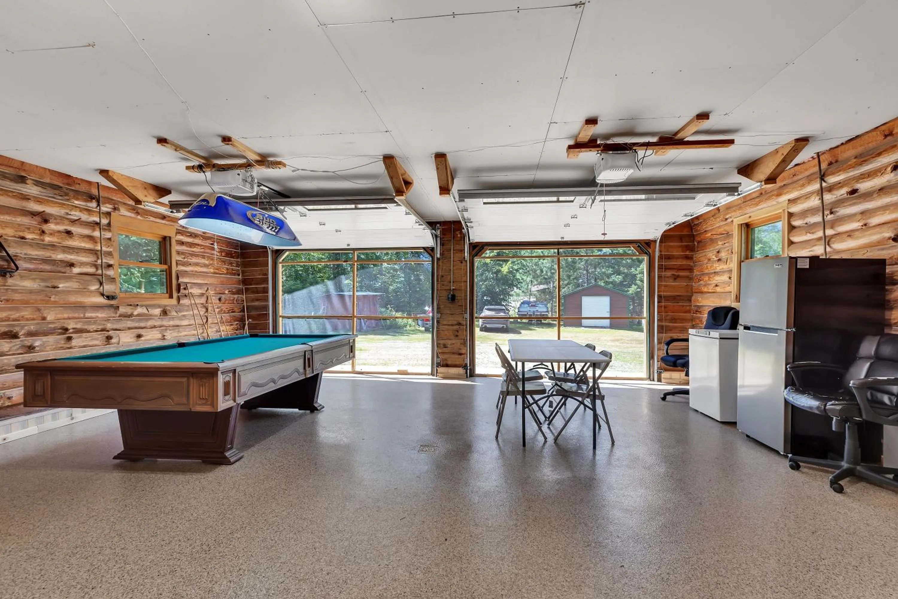 Billiard in Blue Moon Resort & Motel