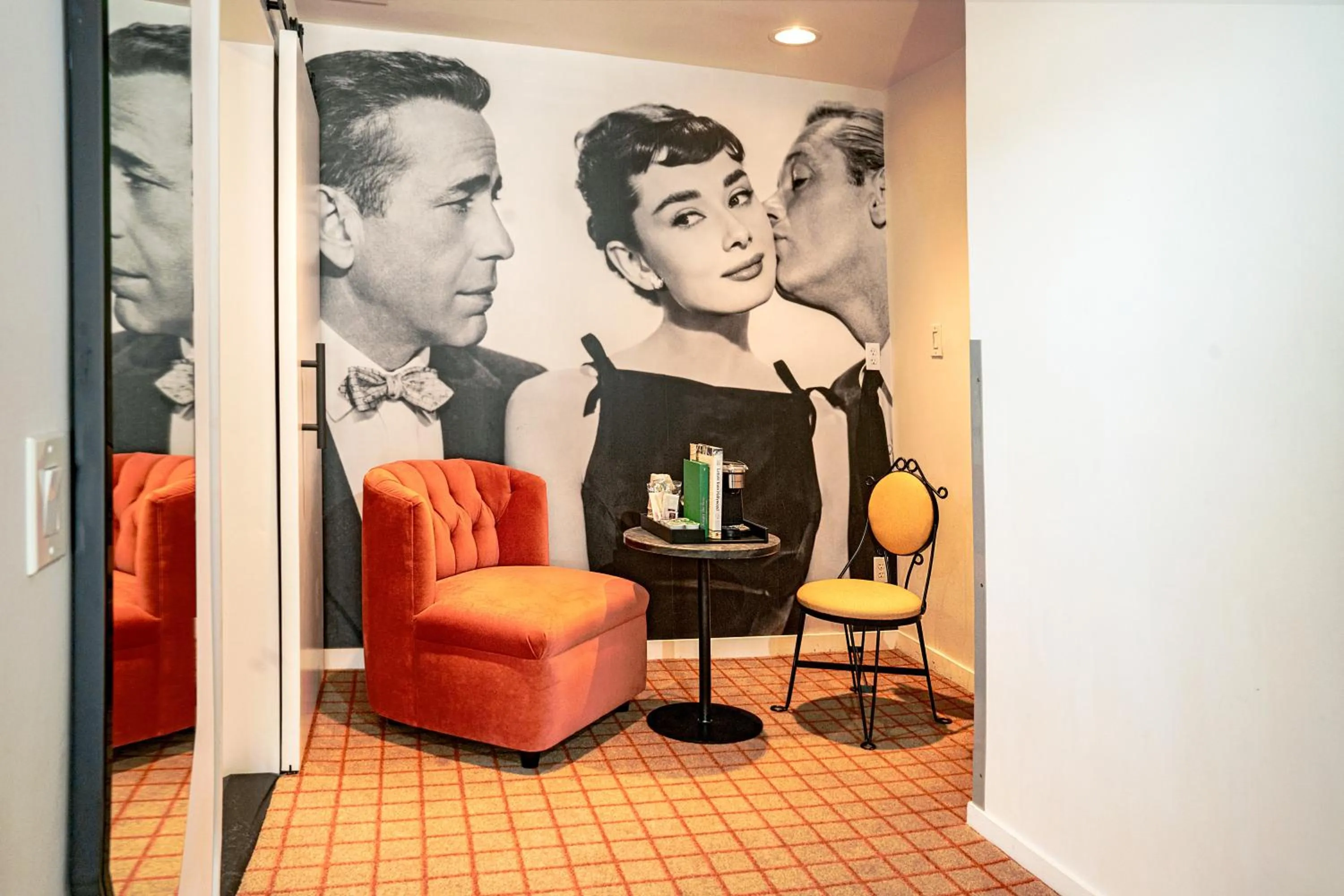 Living room in The Hollywood Franklin Hotel near Universal Studios