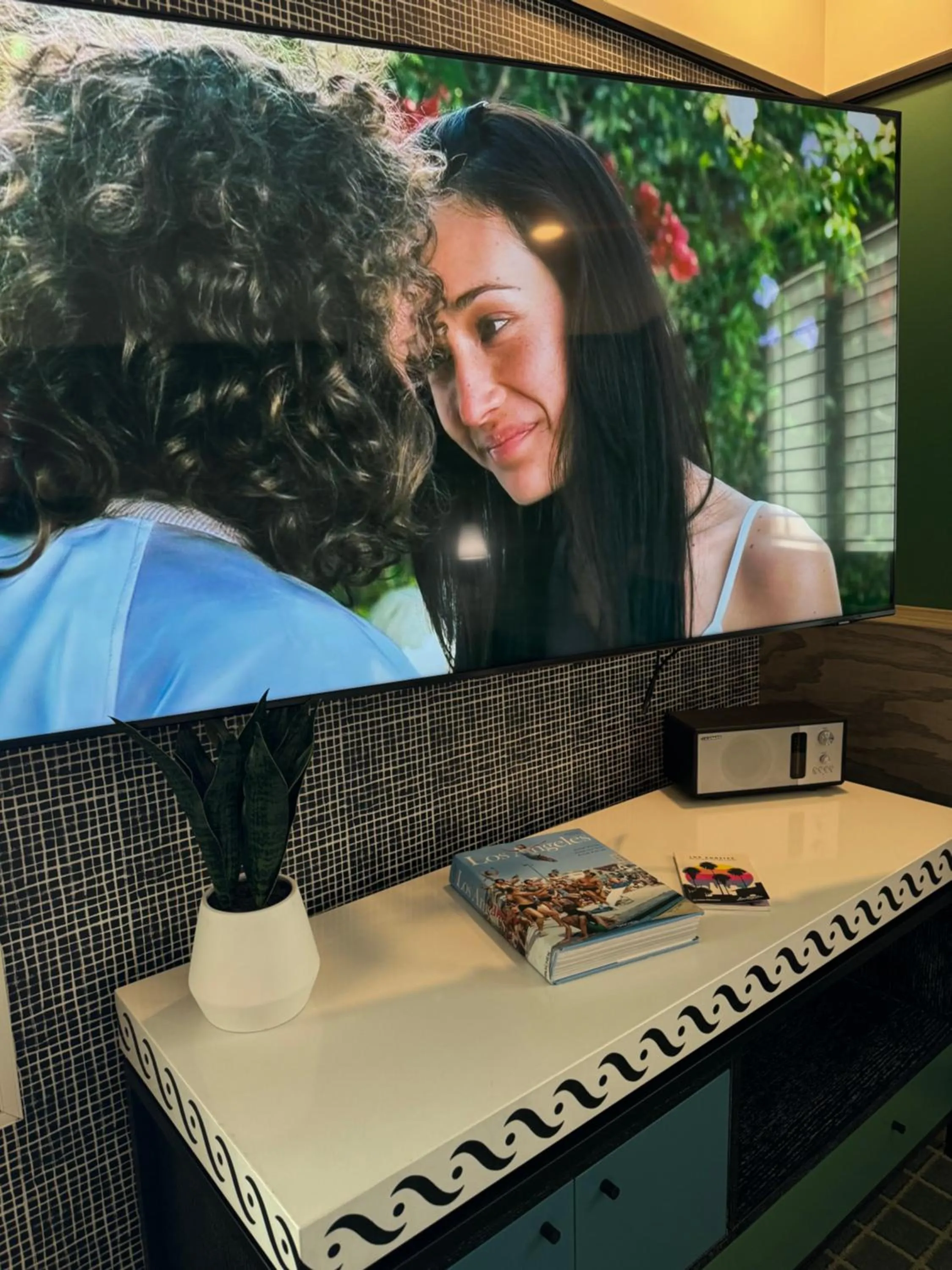 Communal lounge/ TV room in The Hollywood Franklin Hotel near Universal Studios