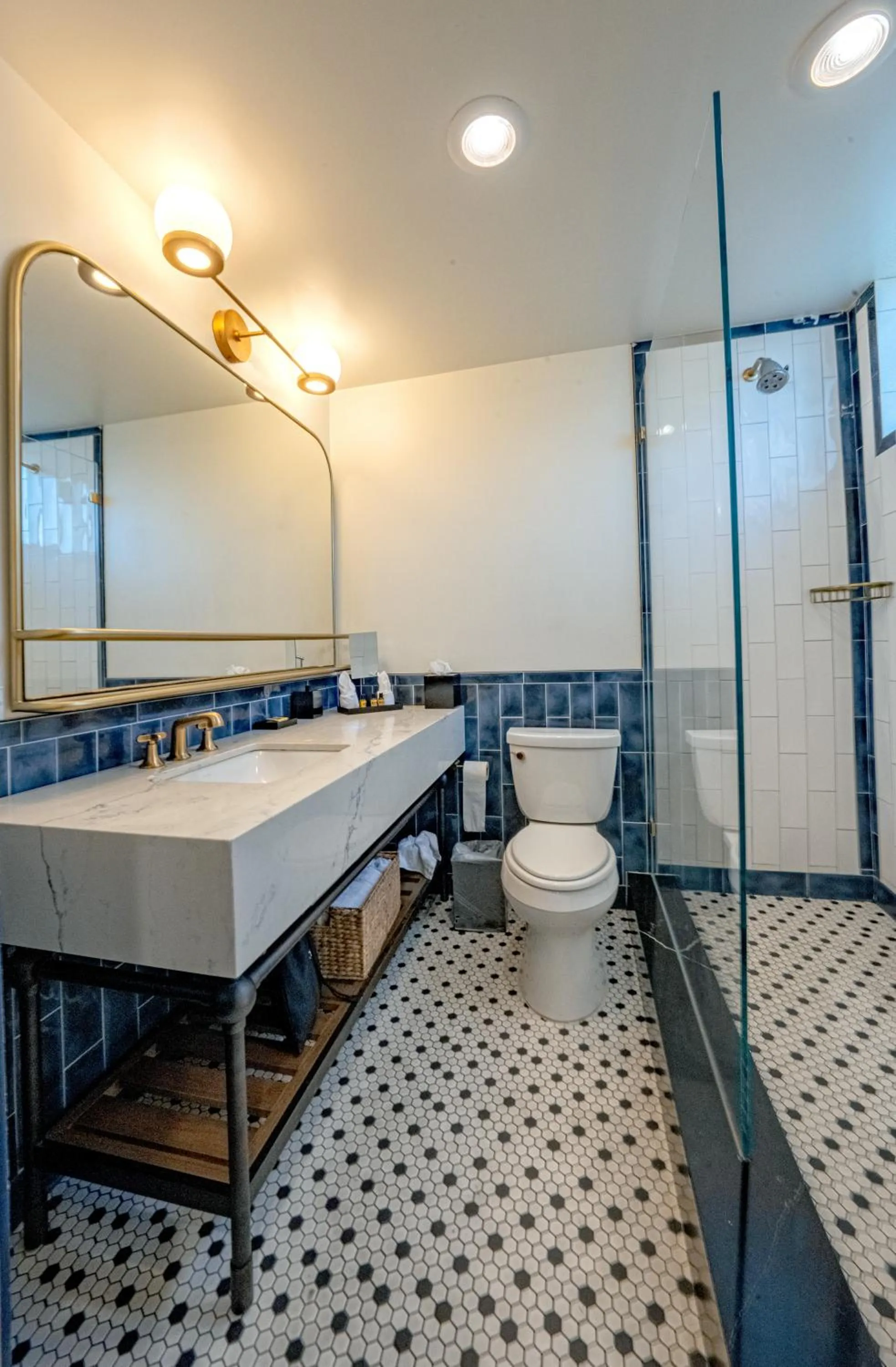 Shower in The Hollywood Franklin Hotel near Universal Studios