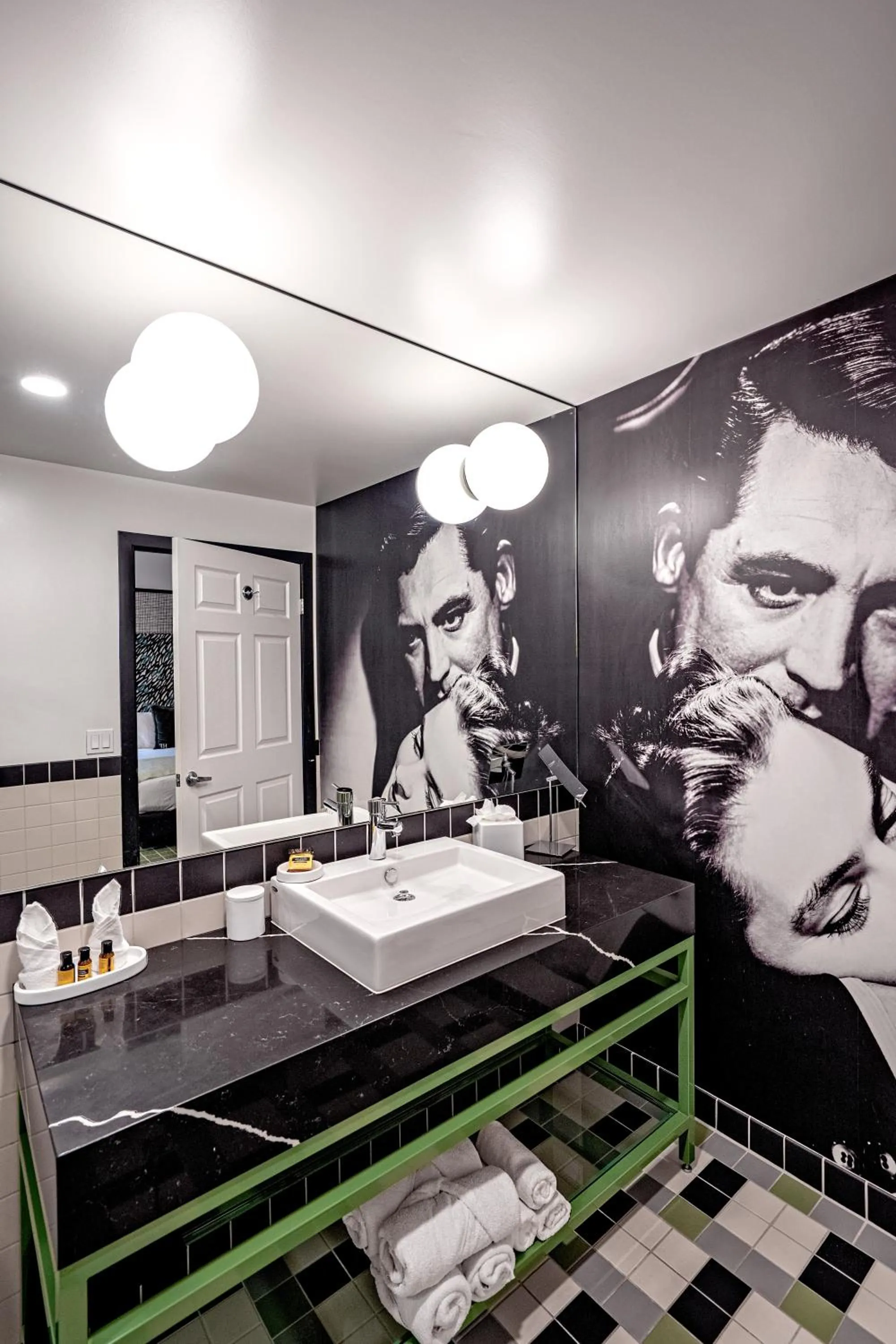 Bathroom in The Hollywood Franklin Hotel near Universal Studios