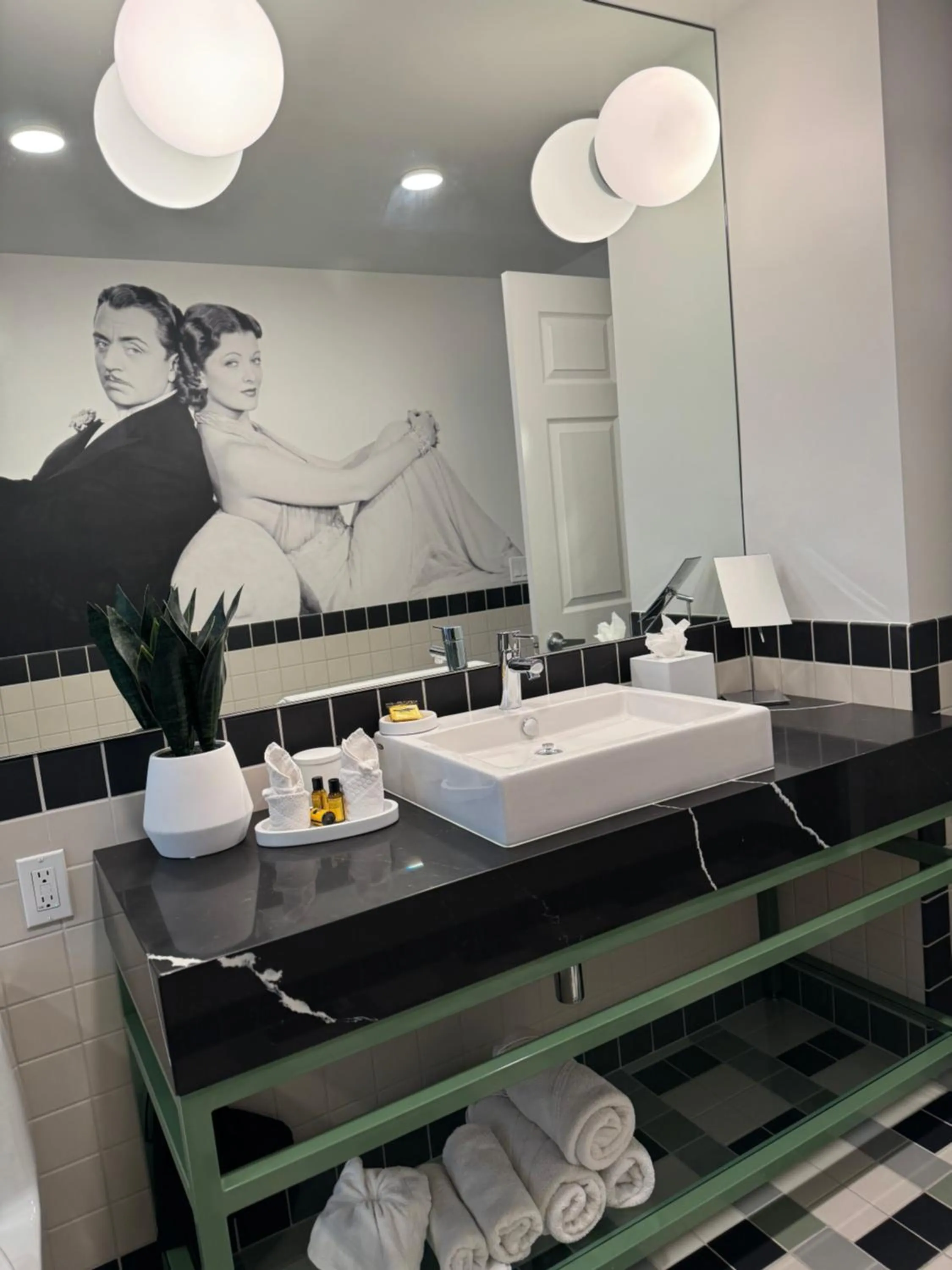 Bathroom in The Hollywood Franklin Hotel near Universal Studios