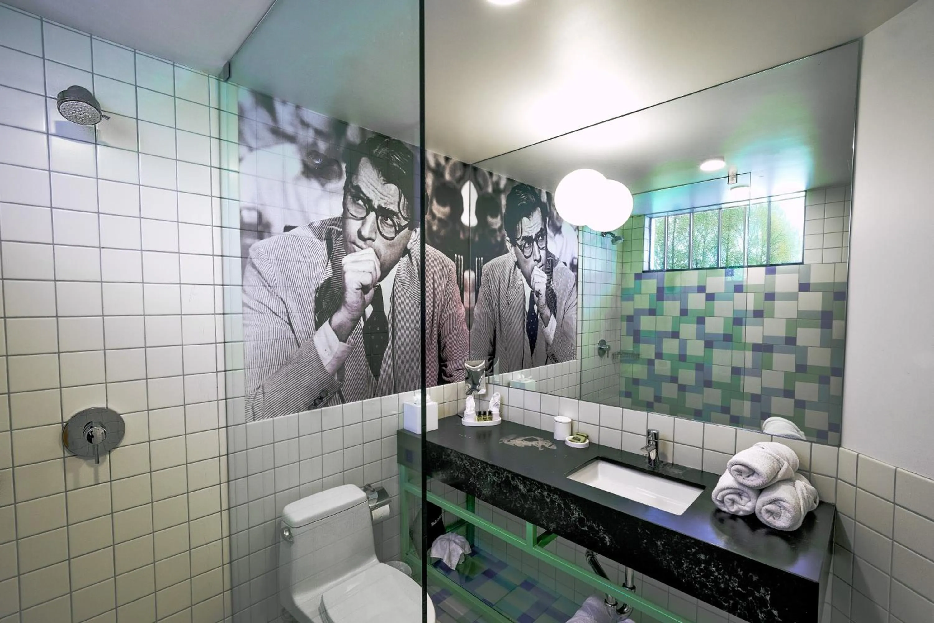 Shower in The Hollywood Franklin Hotel near Universal Studios