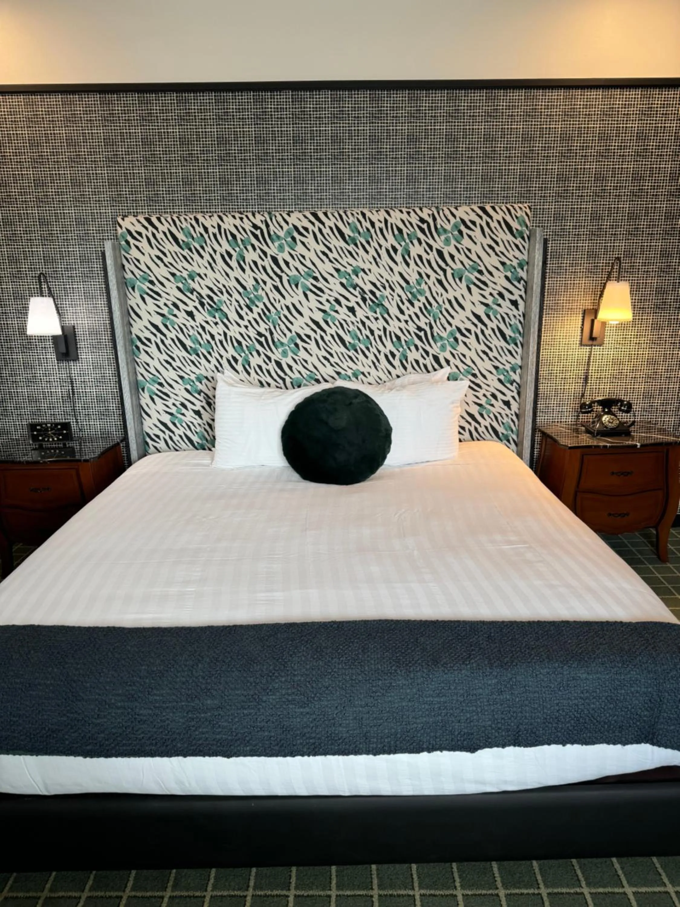 Bed in The Hollywood Franklin Hotel near Universal Studios