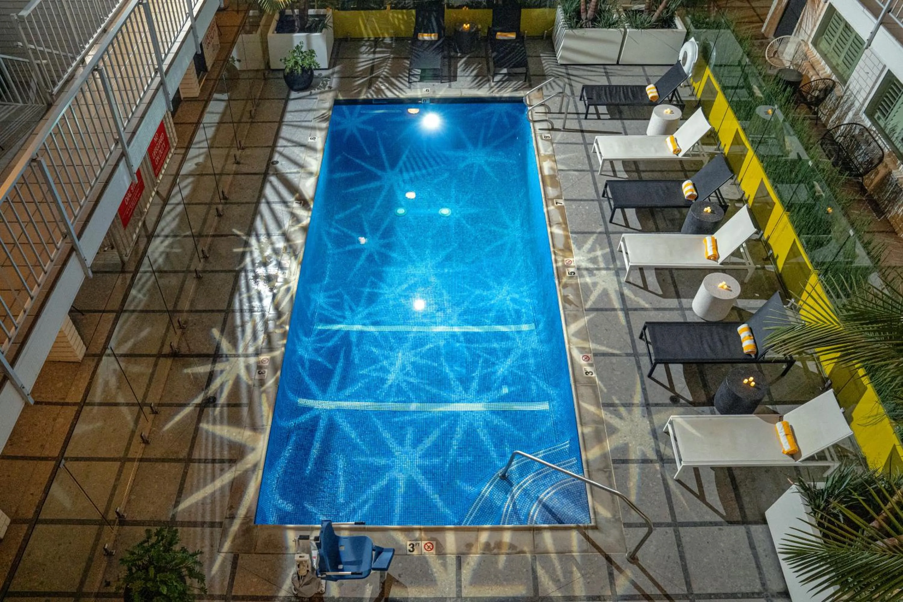 Night in The Hollywood Franklin Hotel near Universal Studios