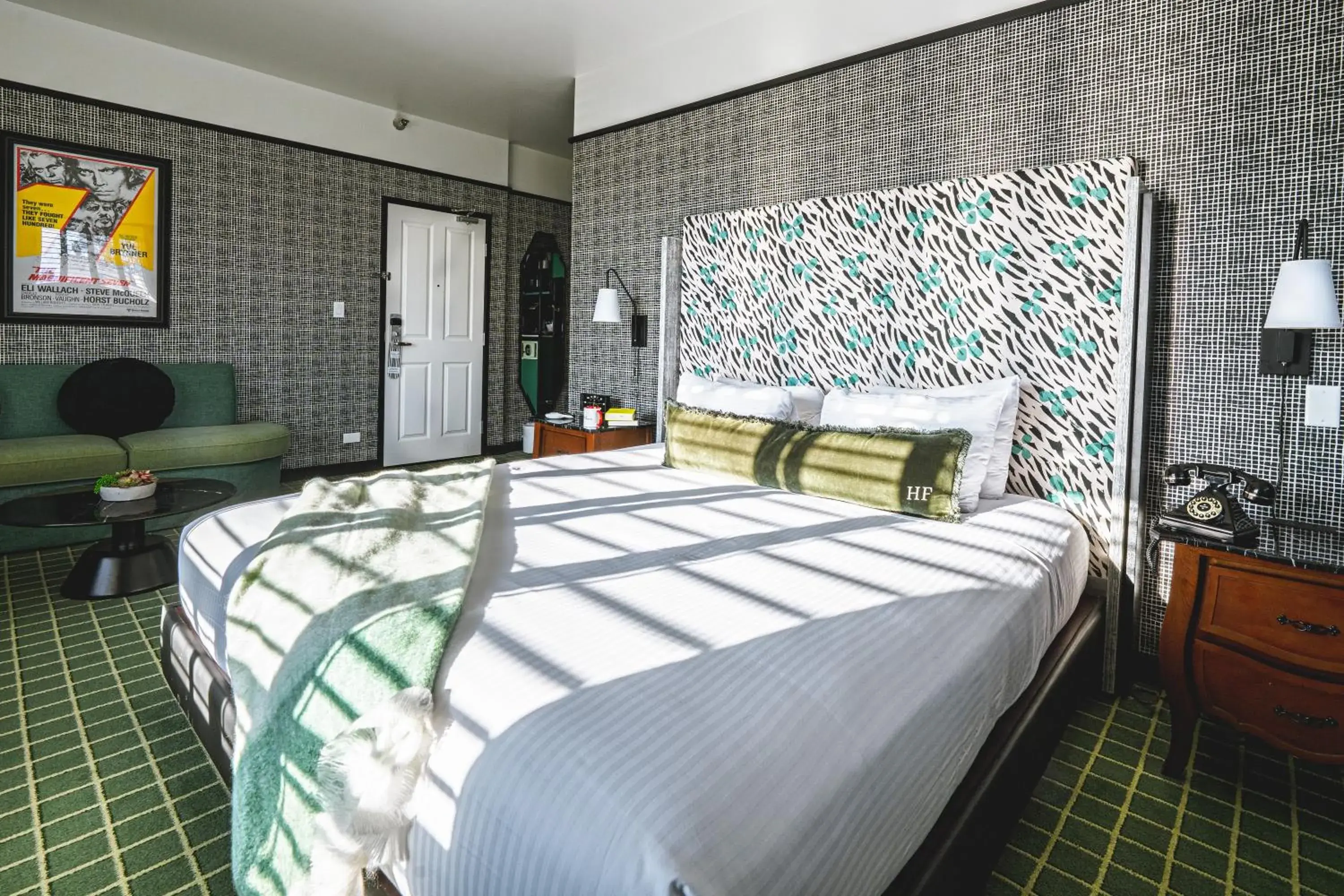 Bed in The Hollywood Franklin Hotel near Universal Studios Bed in The Hollywood Franklin Hotel near Universal Studios