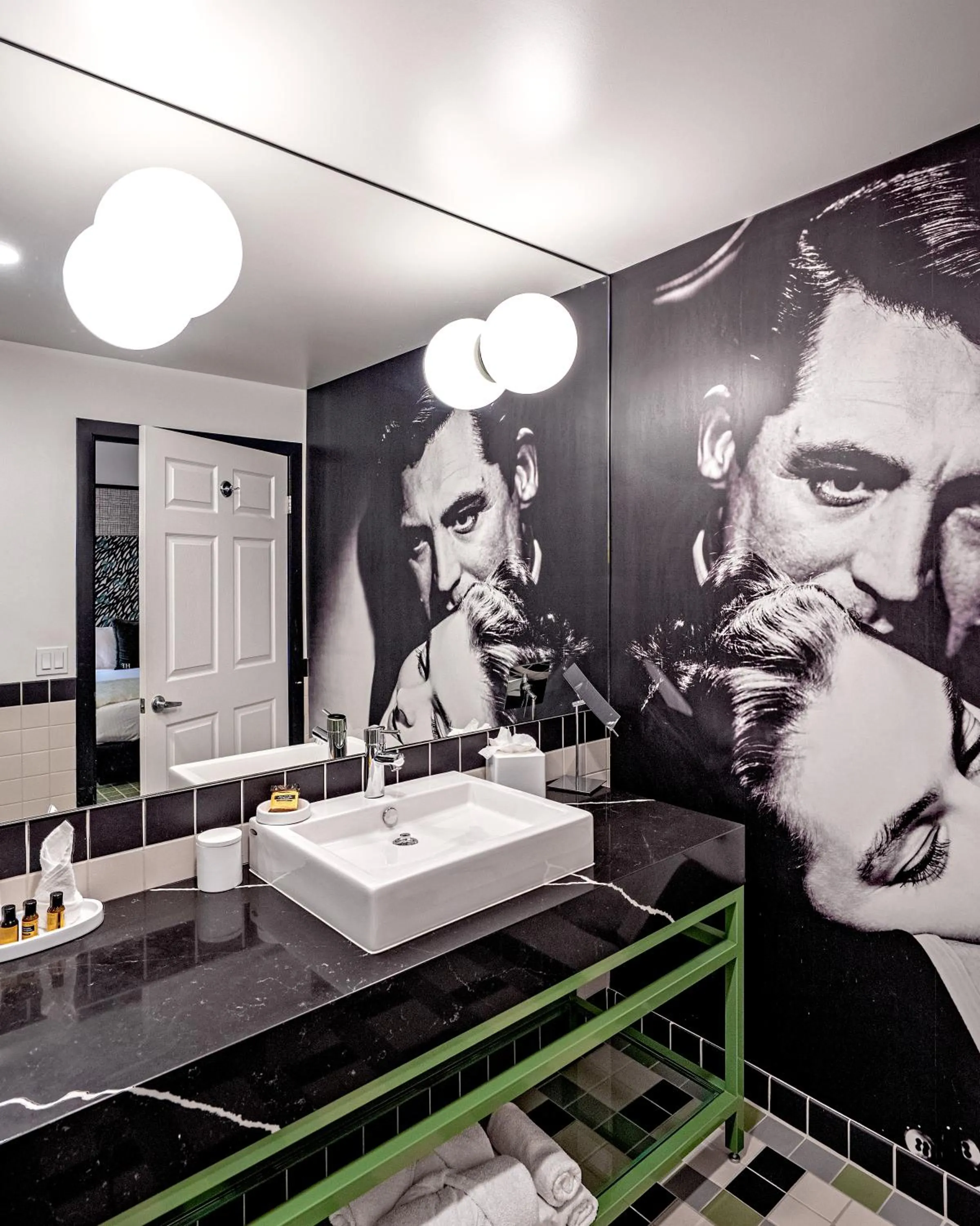 Bathroom in The Hollywood Franklin Hotel near Universal Studios