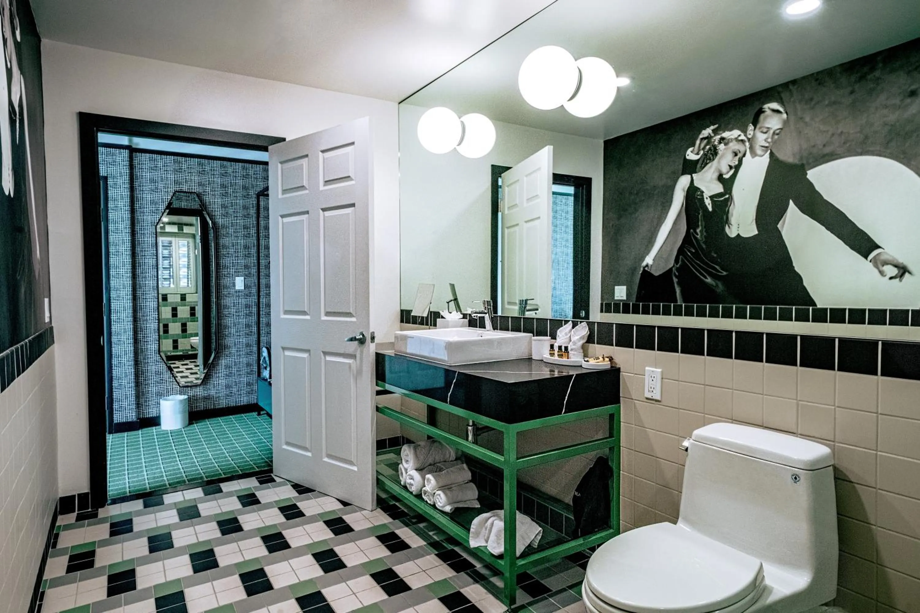 Bathroom in The Hollywood Franklin Hotel near Universal Studios