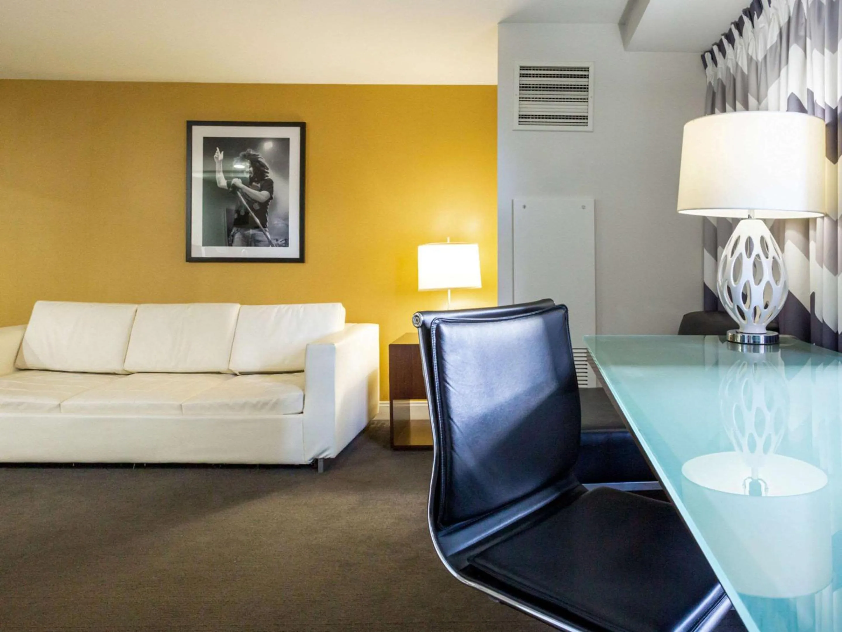 Photo of the whole room in Comfort Inn & Suites Baltimore Inner Harbor