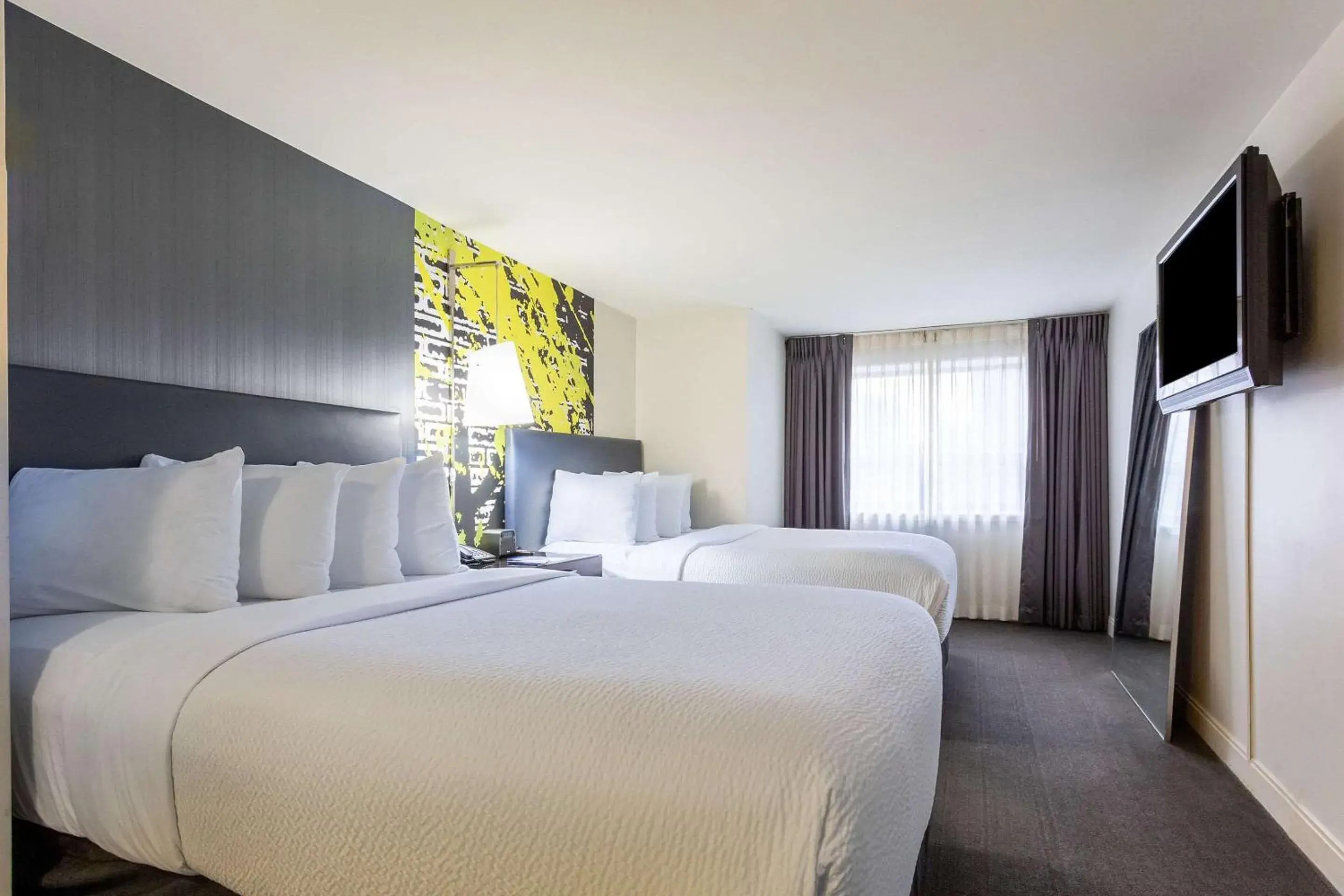 Double Room with Two Double Beds and Roll-In Shower - Accessible/Non-Smoking in Comfort Inn & Suites Baltimore Inner Harbor Double Room with Two Double Beds and Roll-In Shower - Accessible/Non-Smoking in Comfort Inn & Suites Baltimore Inner Harbor