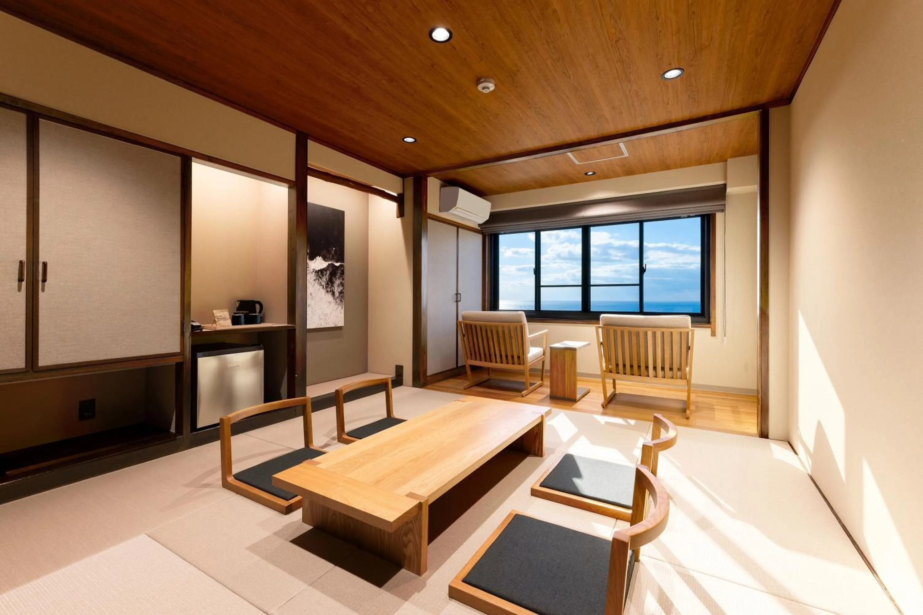 Photo of the whole room in TheMana Village