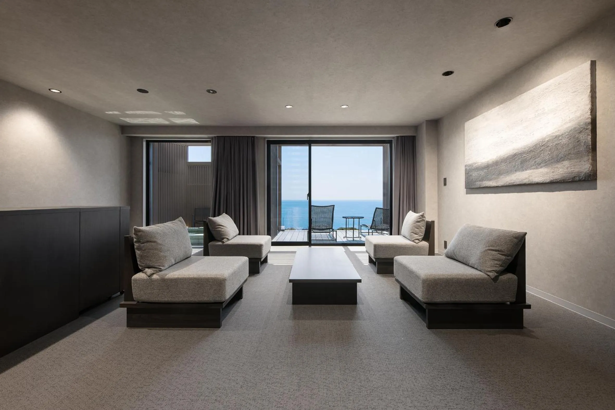 Photo of the whole room in TheMana Village