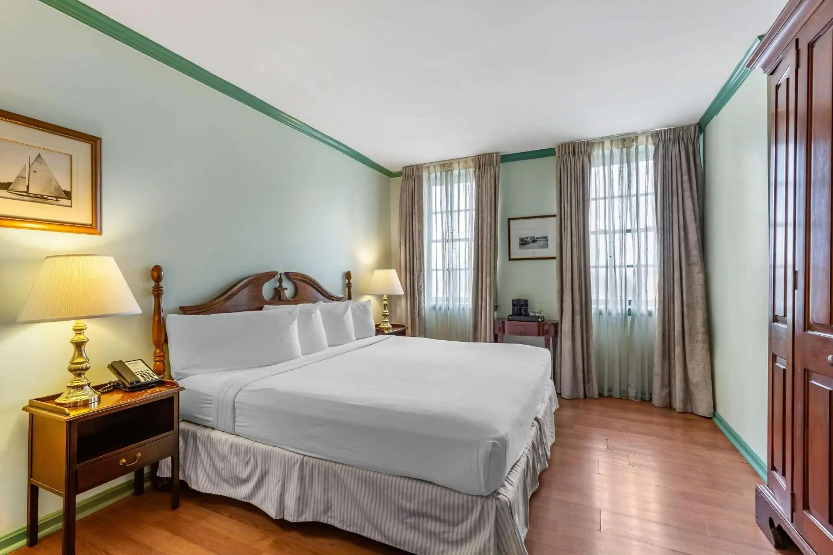 Superior King Room - Non Smoking in Admiral Fell Inn Baltimore Harbor, Ascend Hotel Collection Superior King Room - Non Smoking in Admiral Fell Inn Baltimore Harbor, Ascend Hotel Collection