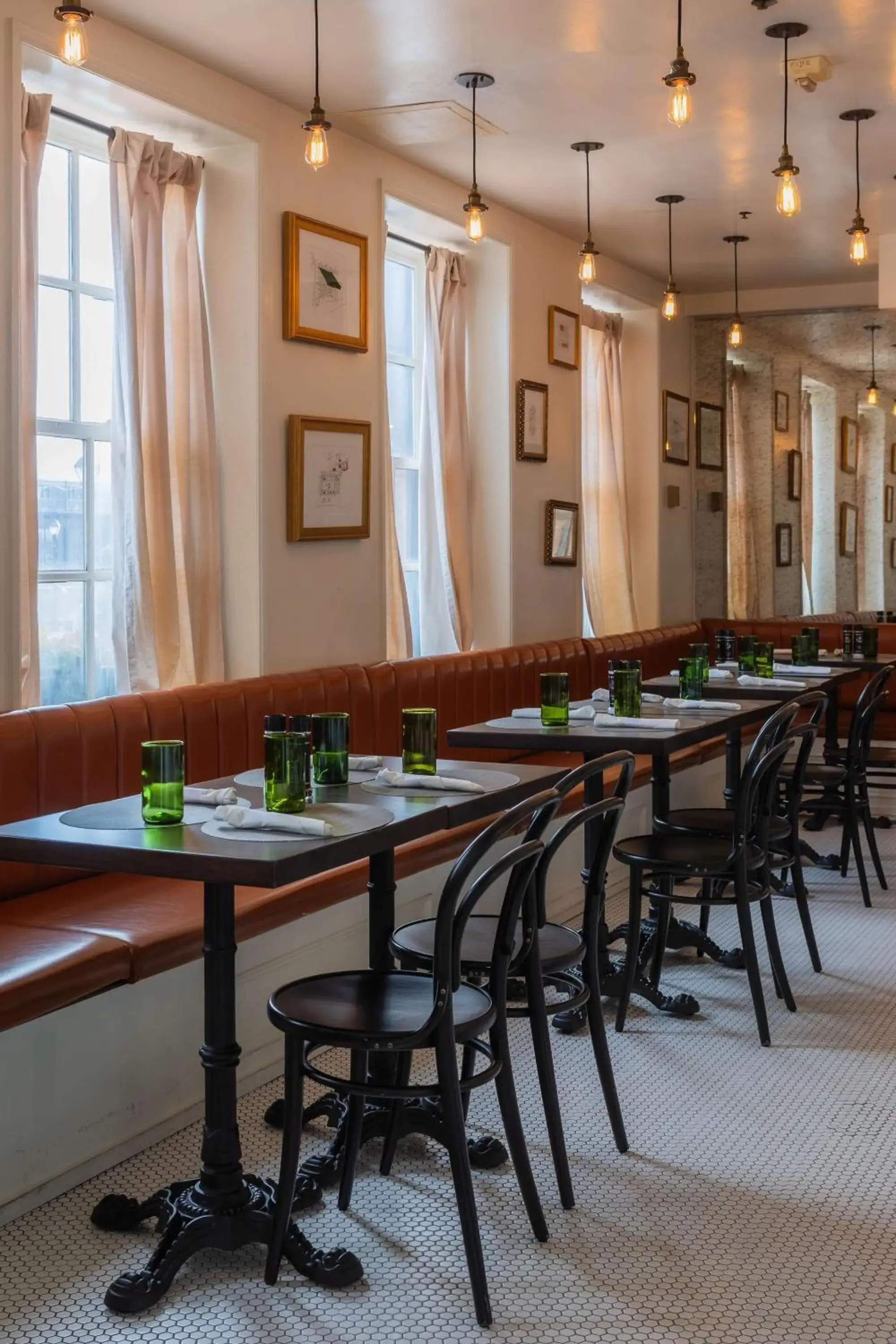 Lounge or bar in Admiral Fell Inn Baltimore Harbor, Ascend Hotel Collection Lounge or bar in Admiral Fell Inn Baltimore Harbor, Ascend Hotel Collection