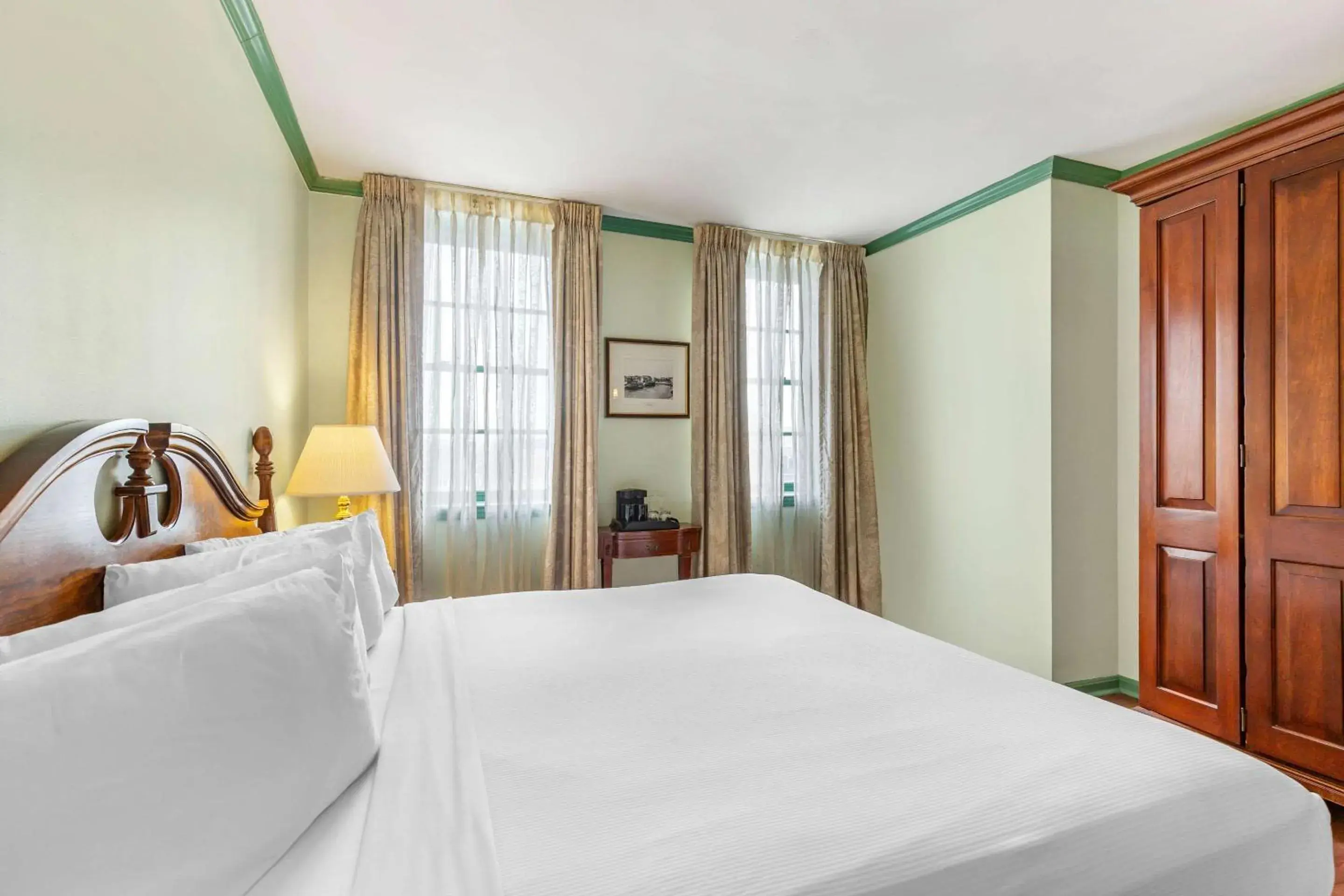 King Room - Non-Smoking in Admiral Fell Inn Baltimore Harbor, Ascend Hotel Collection King Room - Non-Smoking in Admiral Fell Inn Baltimore Harbor, Ascend Hotel Collection