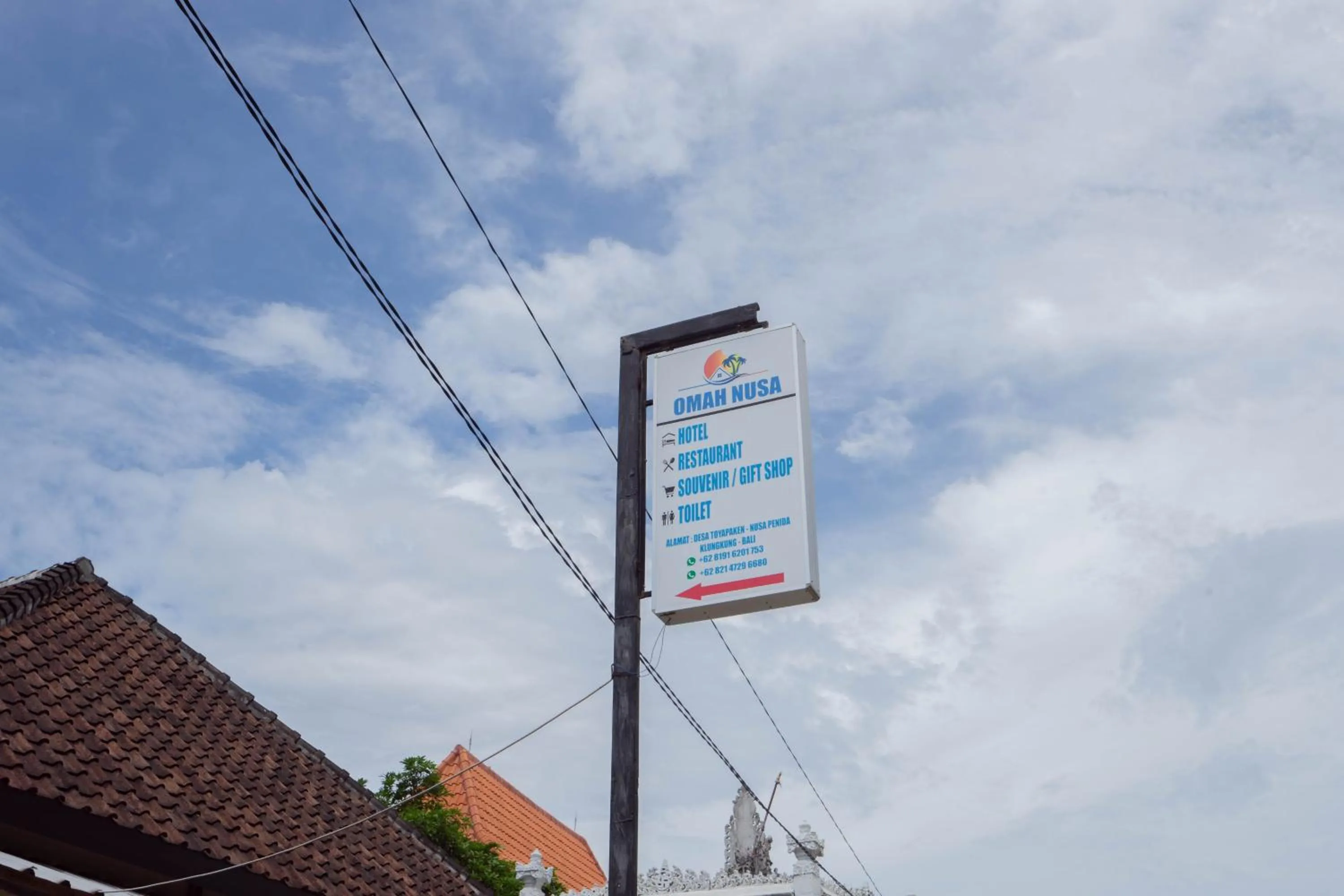 Property logo or sign in Omah Nusa Guesthouse RedPartner