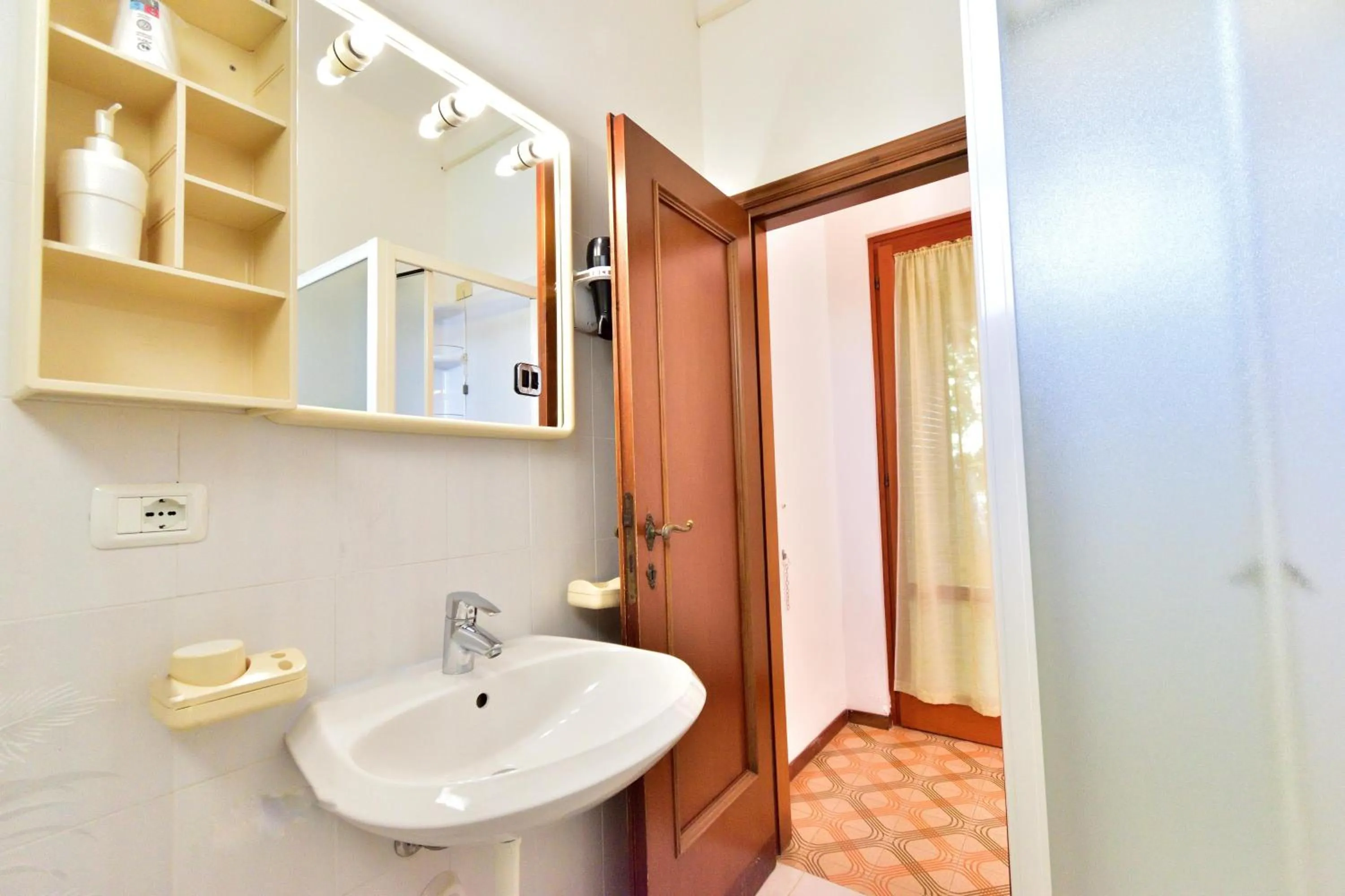 Shower in Eden Park Hotel