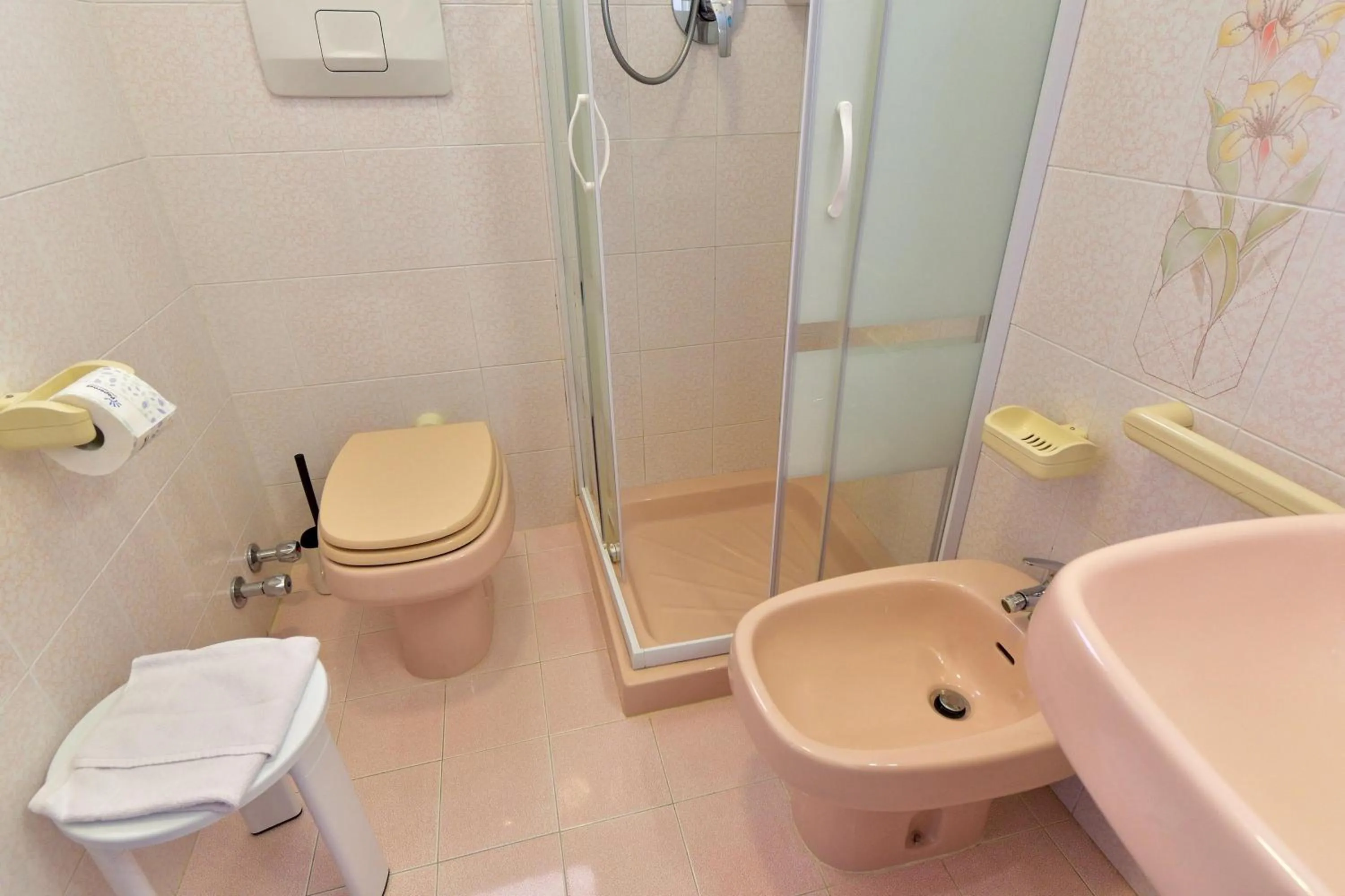 Shower in Eden Park Hotel