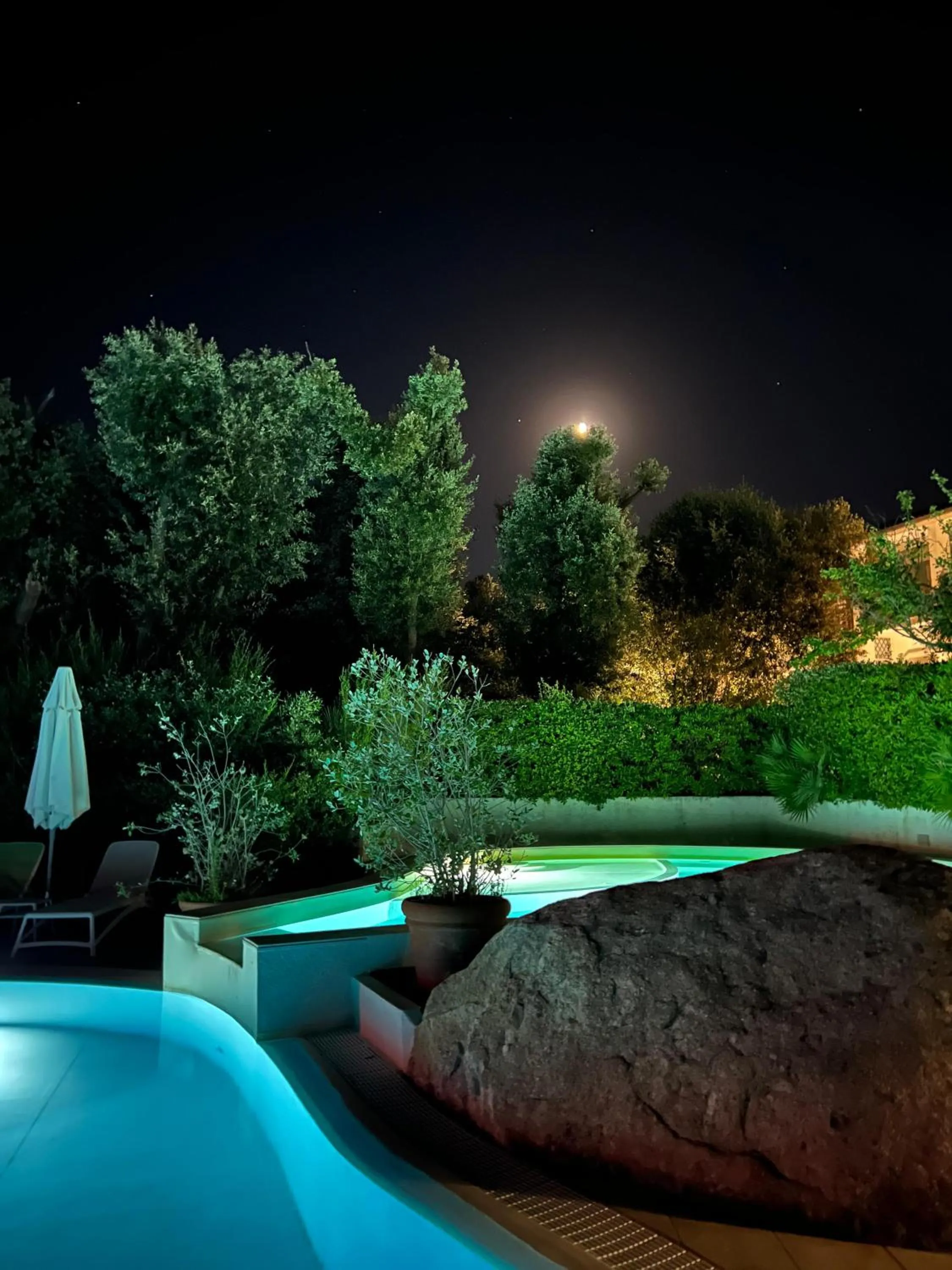 Swimming pool in Eden Park Hotel