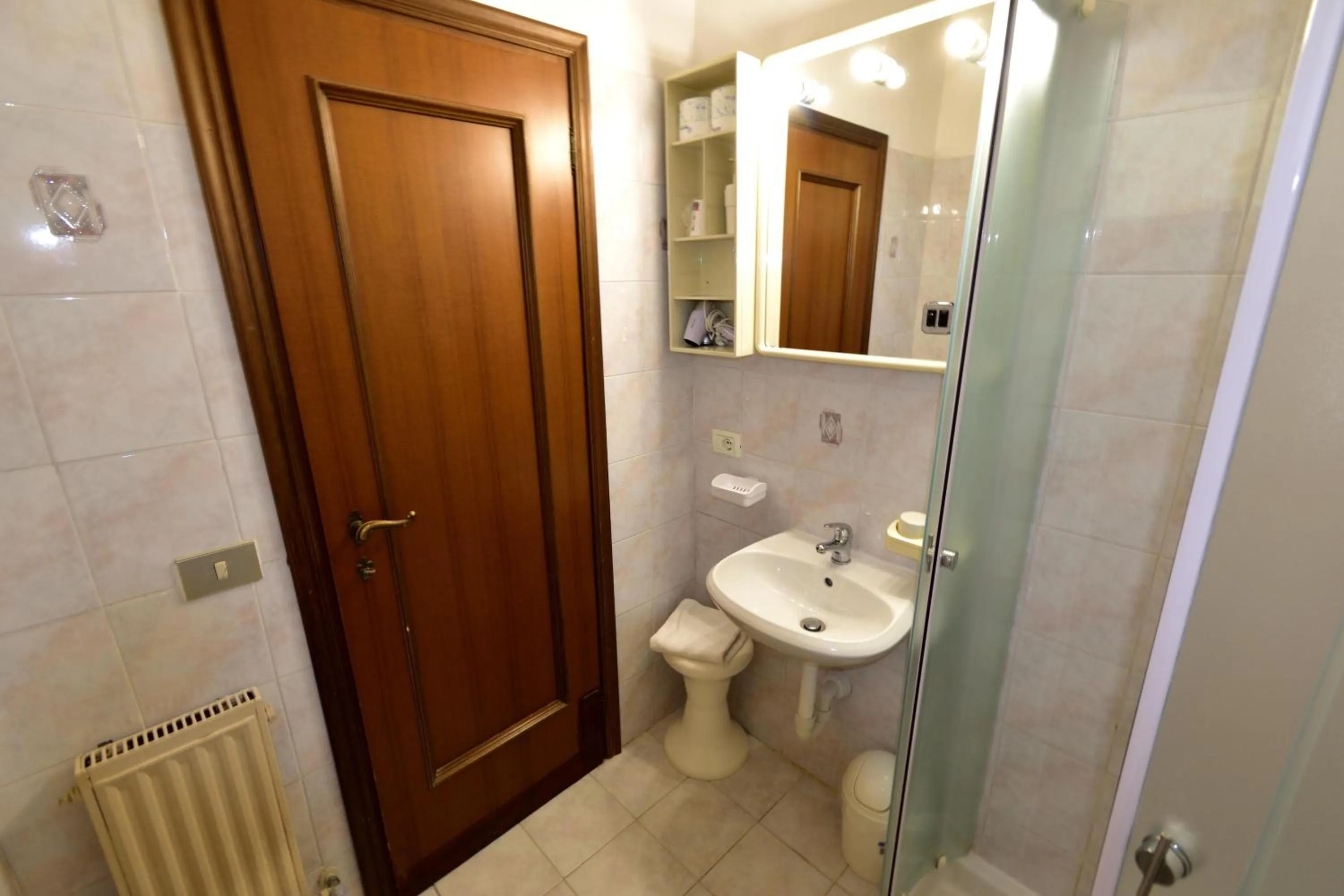 Shower in Eden Park Hotel