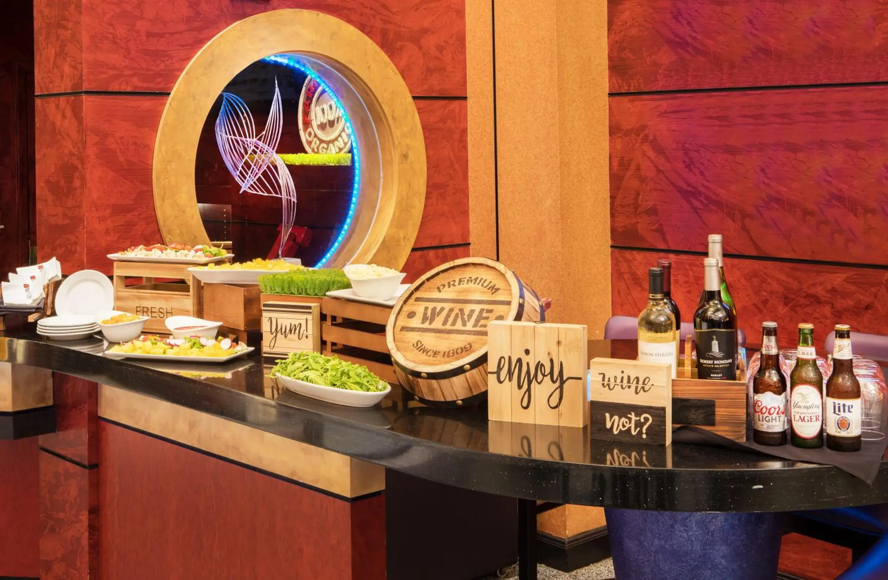 Food and drinks in Pier 5 Hotel Baltimore Food and drinks in Pier 5 Hotel Baltimore