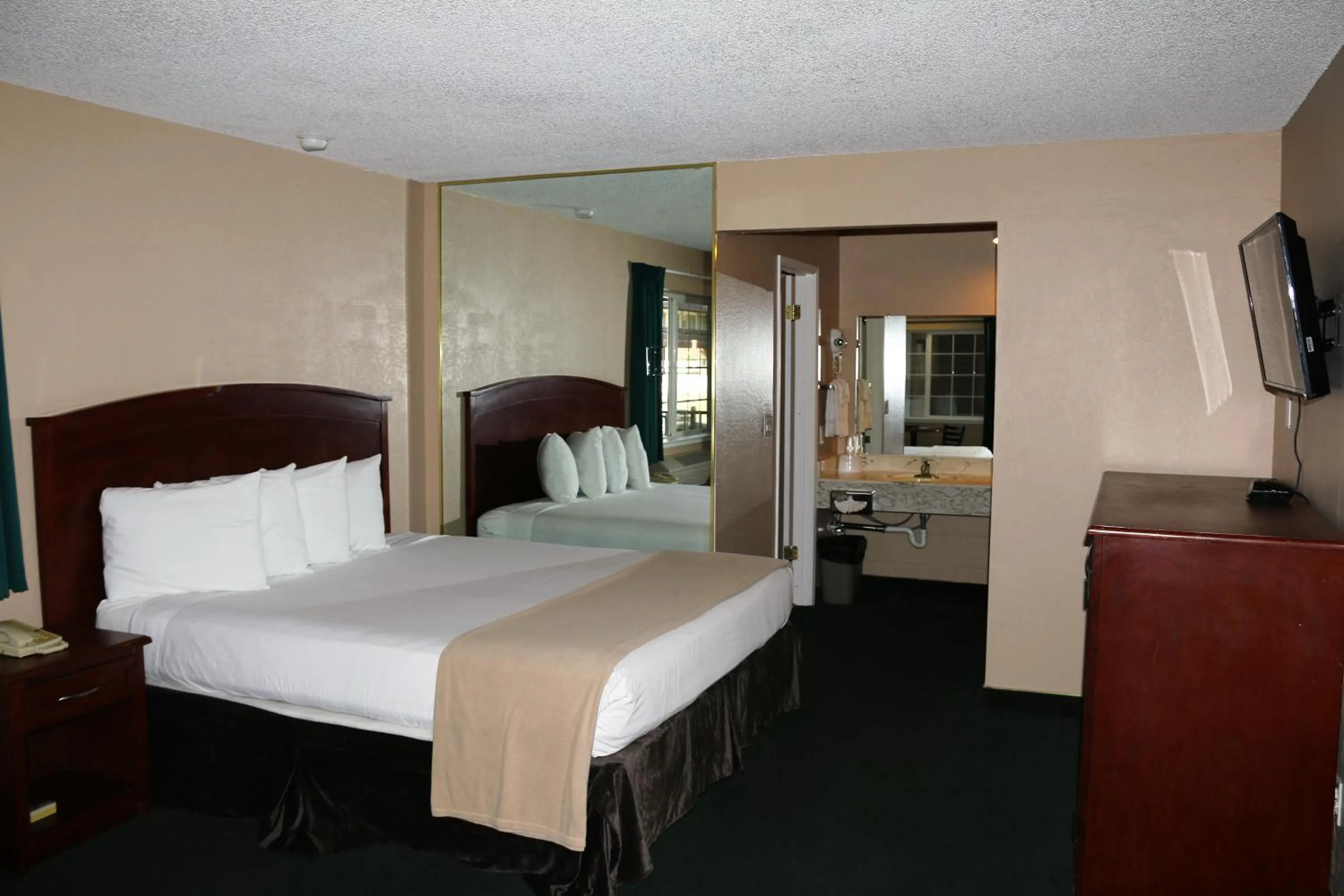 Bed in Bluelake Inn @ Heavenly Village