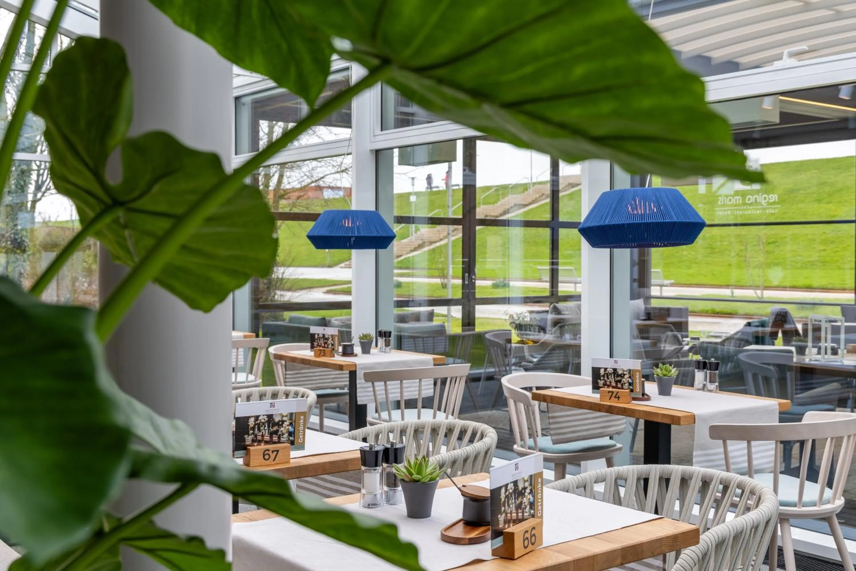 Restaurant/places to eat in Hotel Regina Maris