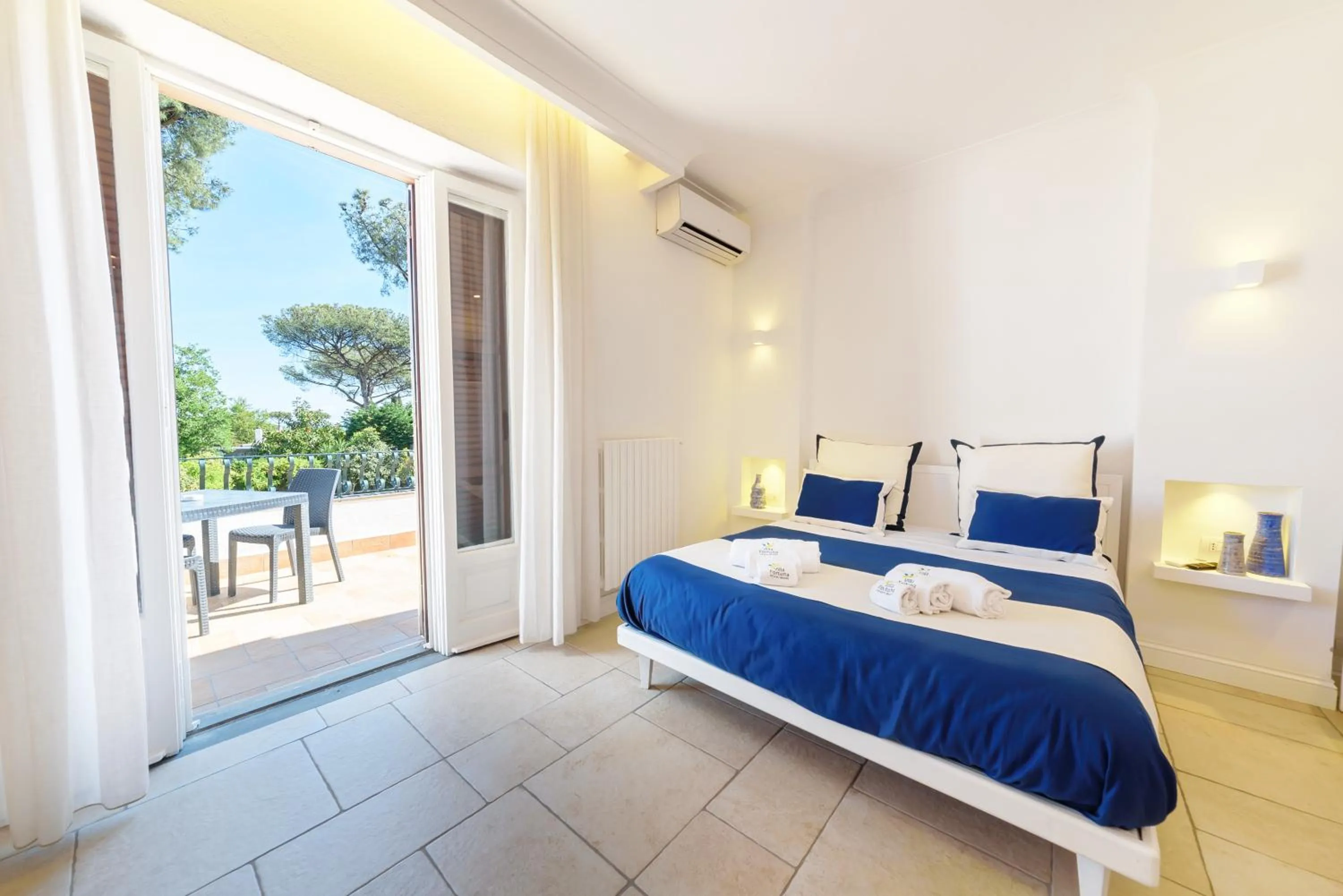 Bed in Villa Fortuna Holiday Resort