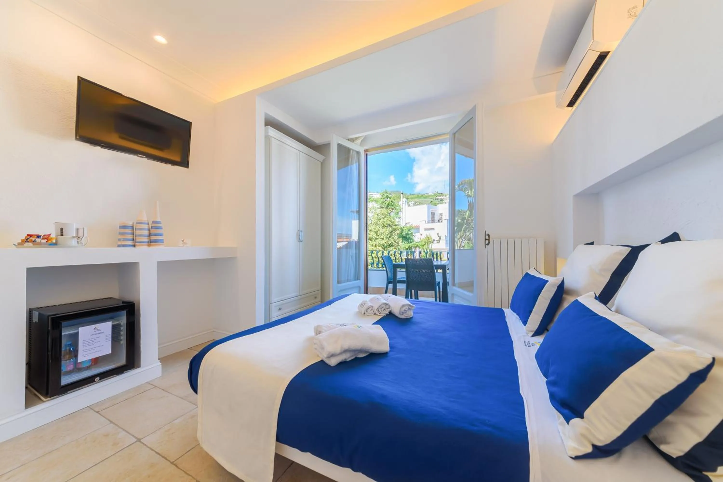 Bed in Villa Fortuna Holiday Resort