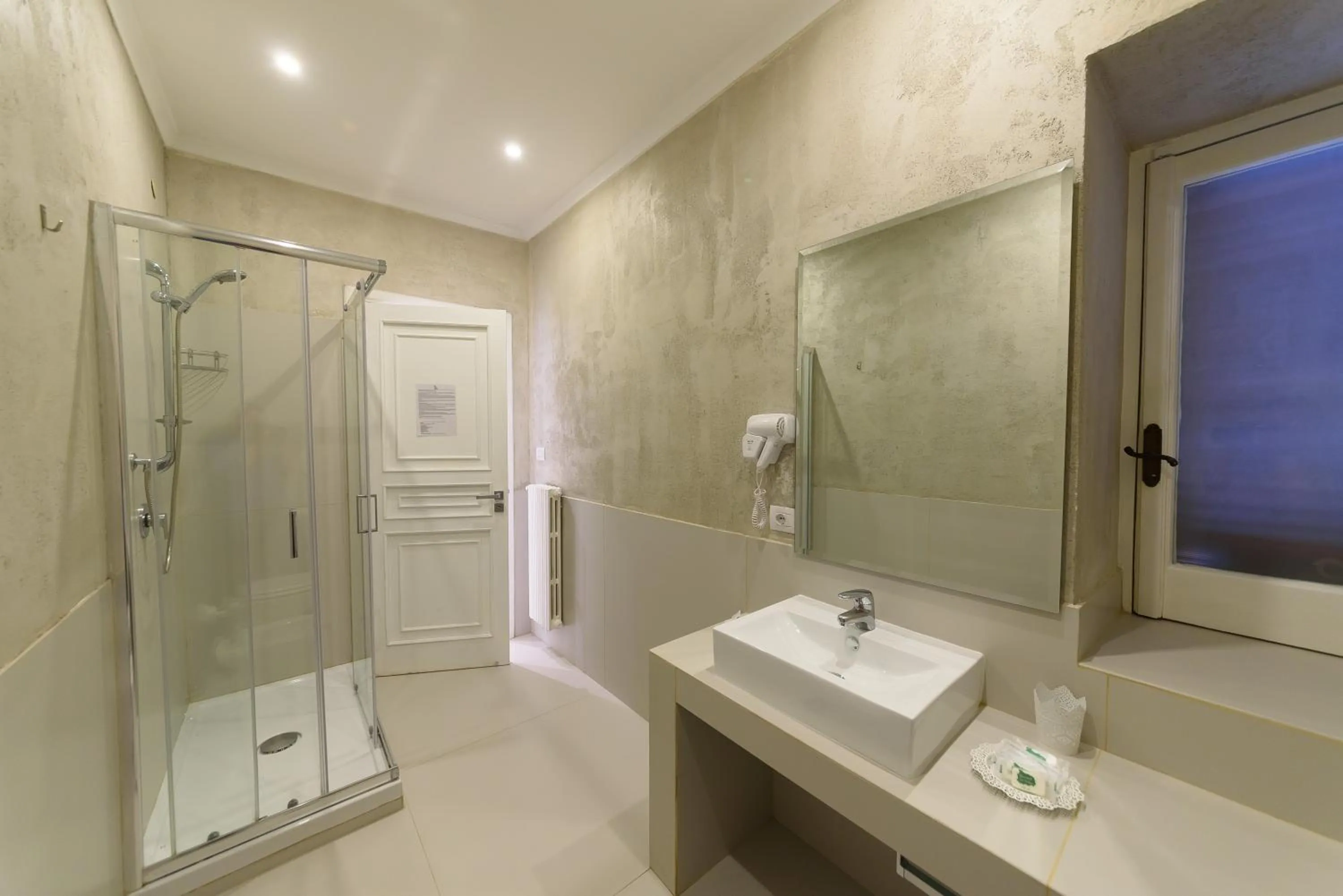 Shower in Villa Fortuna Holiday Resort