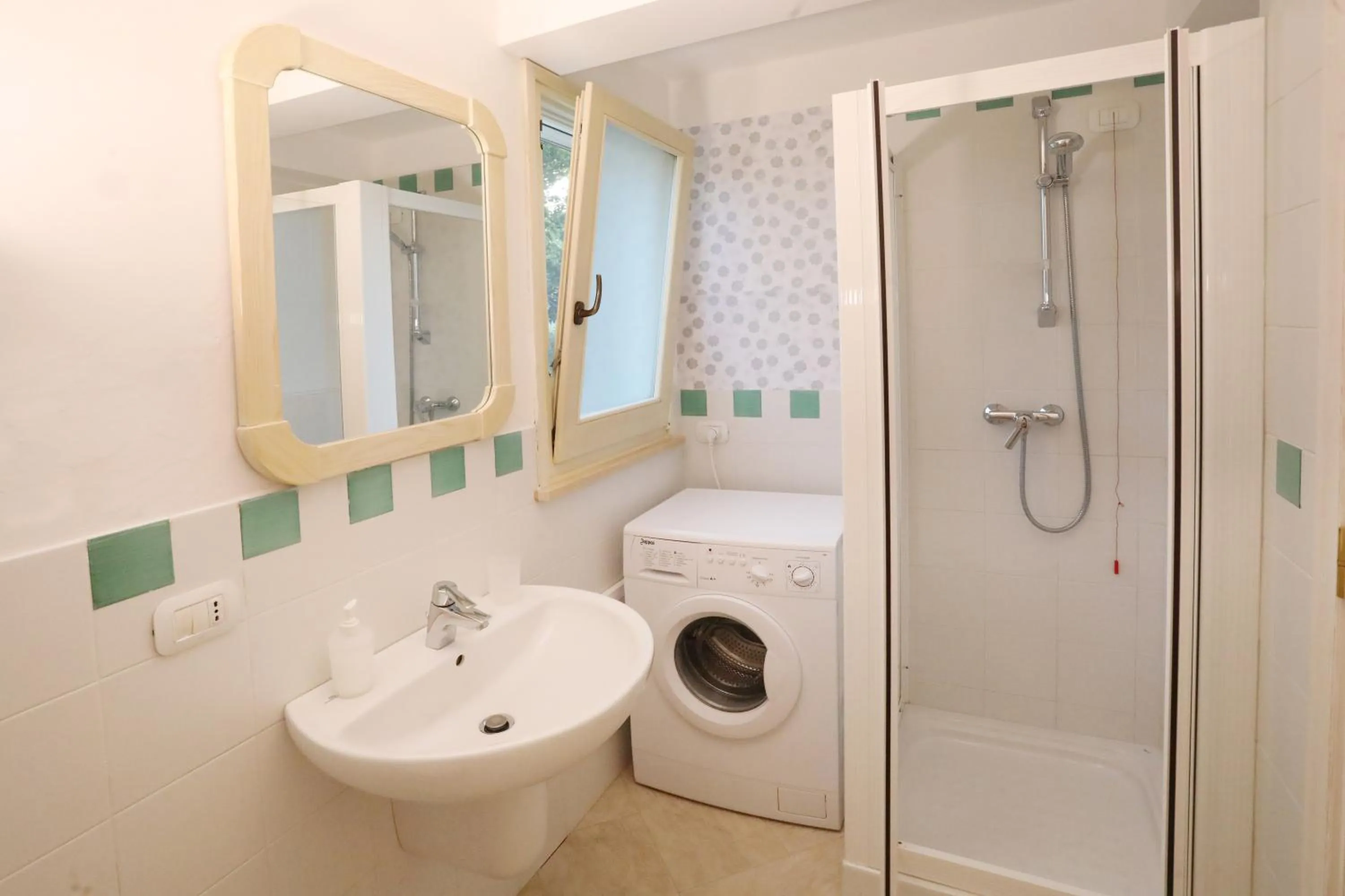 Shower in Villa Rosato