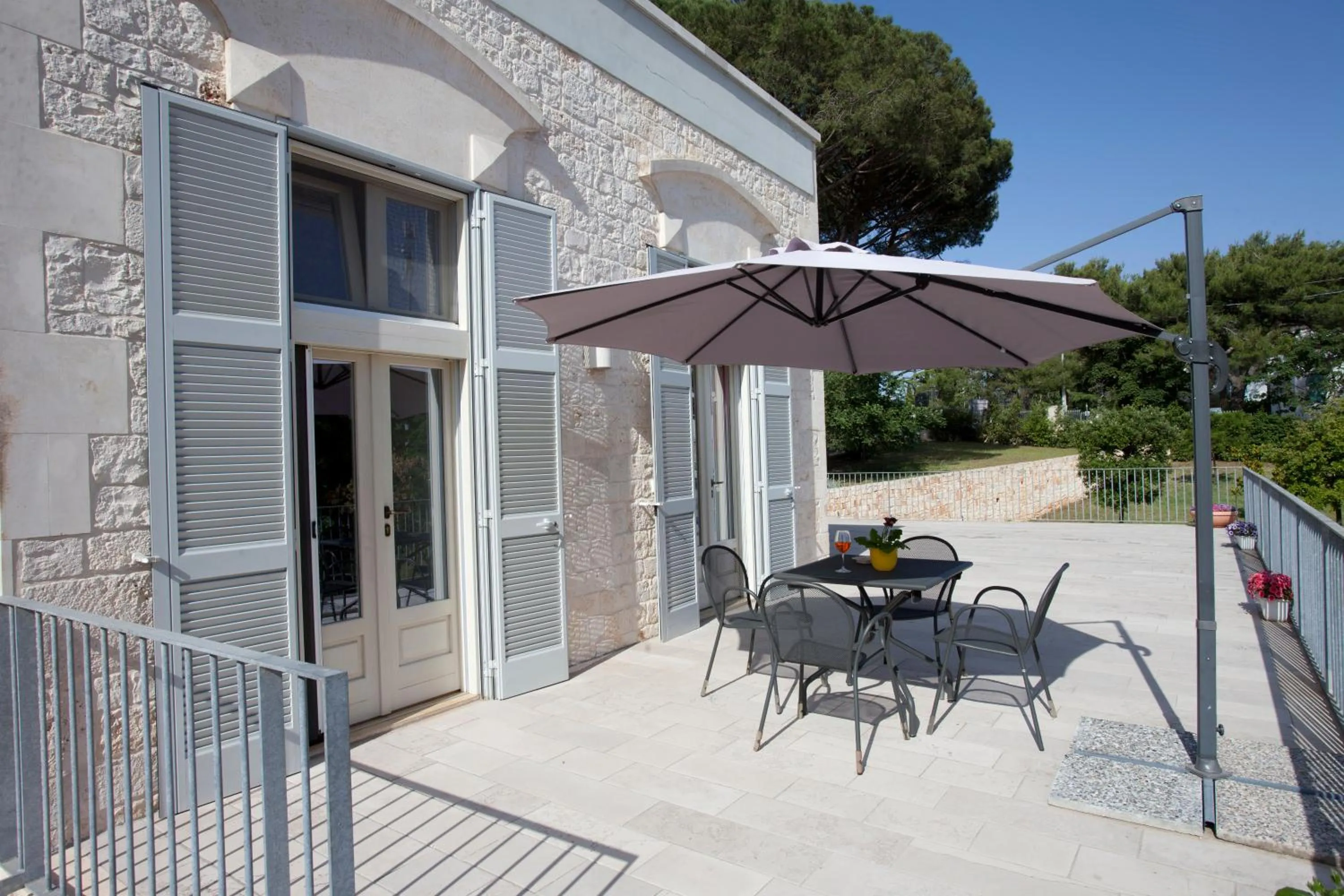 Facade/entrance in Villa Rosato