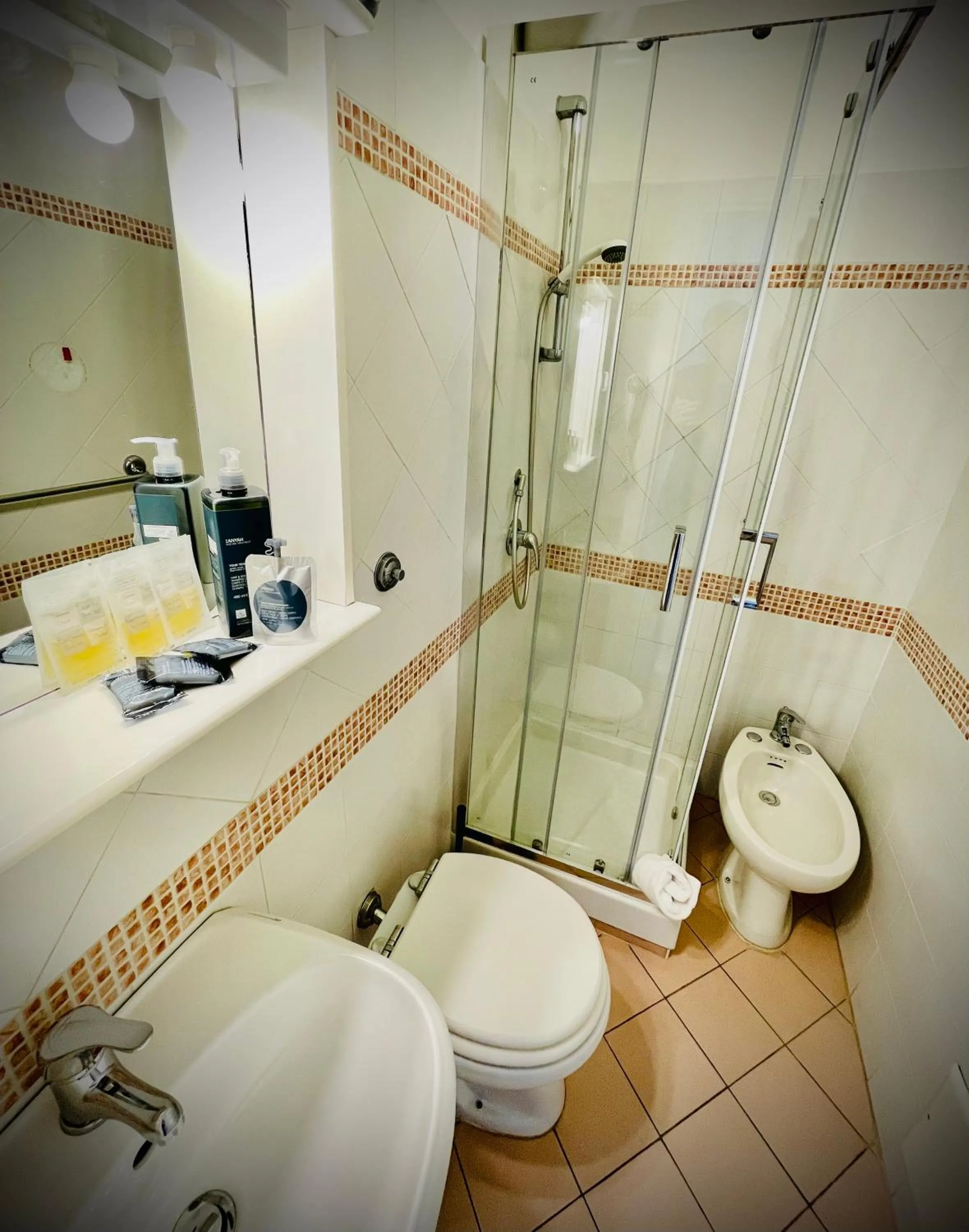 Shower in Minturnae Hotel