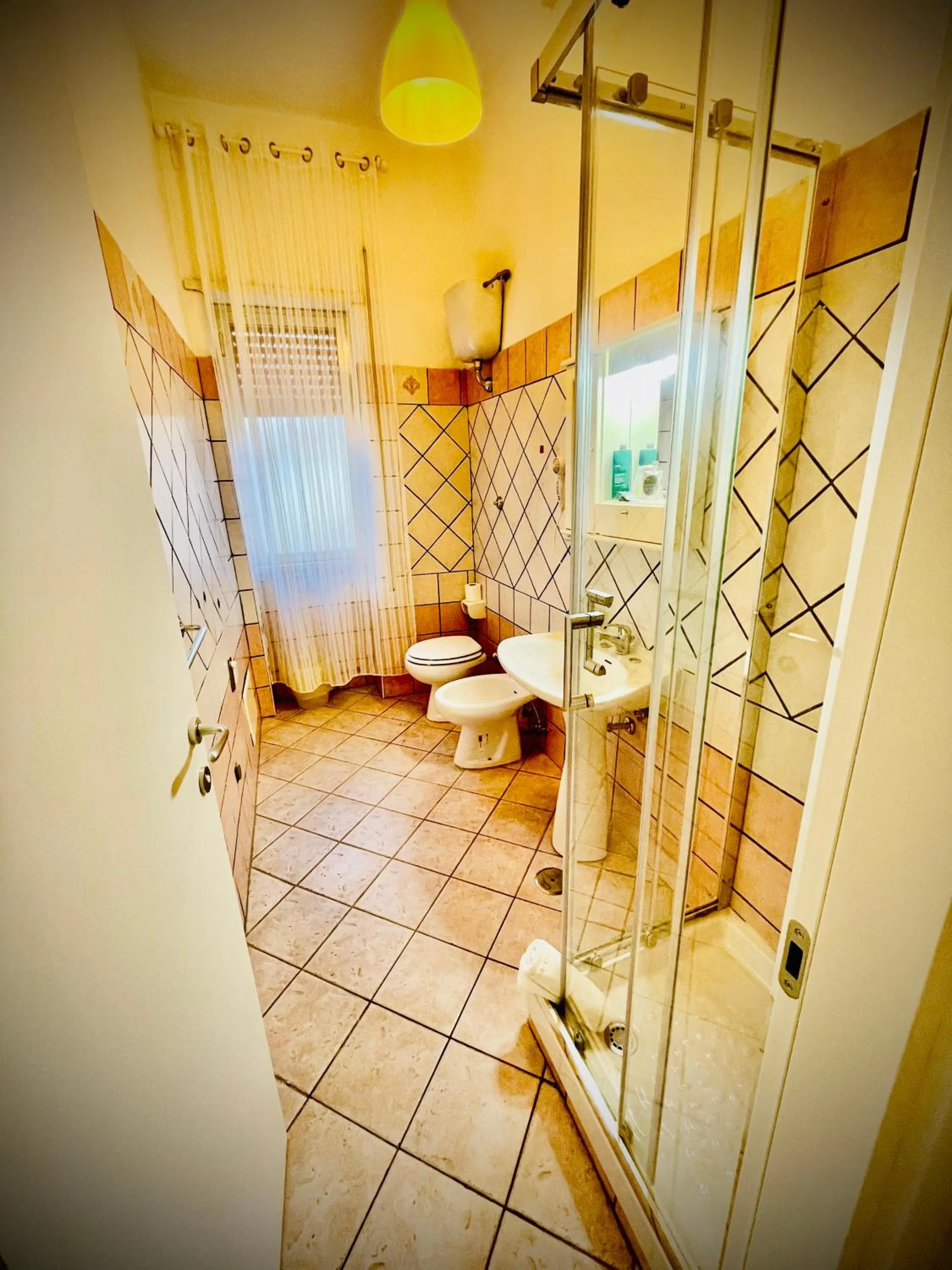 Shower in Minturnae Hotel