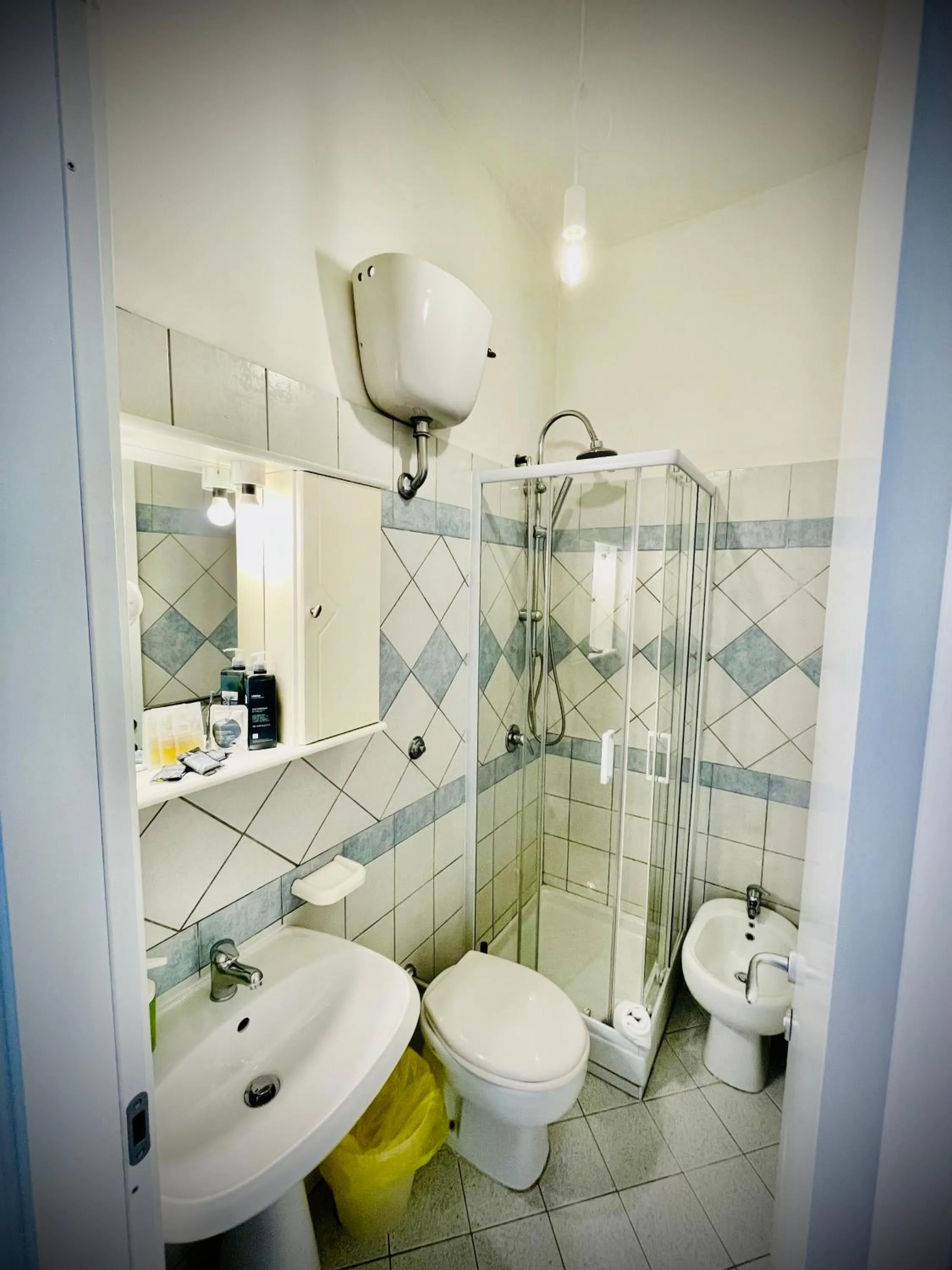 Shower in Minturnae Hotel