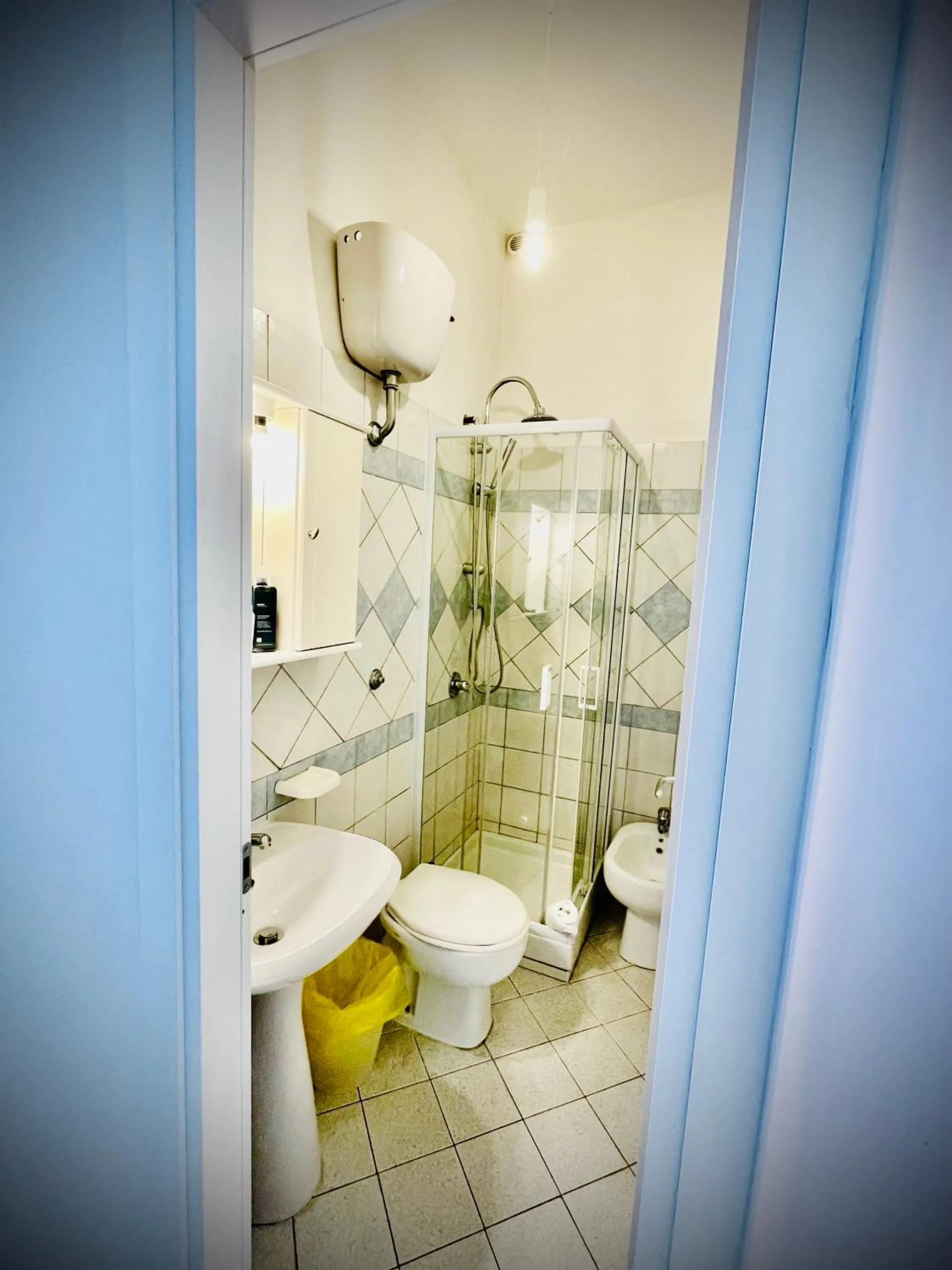 Shower in Minturnae Hotel